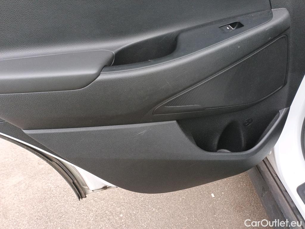  Hyundai  Tucson HYUNDAI  / 2018 / 5P / todoterreno 1.6 CRDI 85kW (116CV) 48V SLE 4X2(SP)(SL) #15