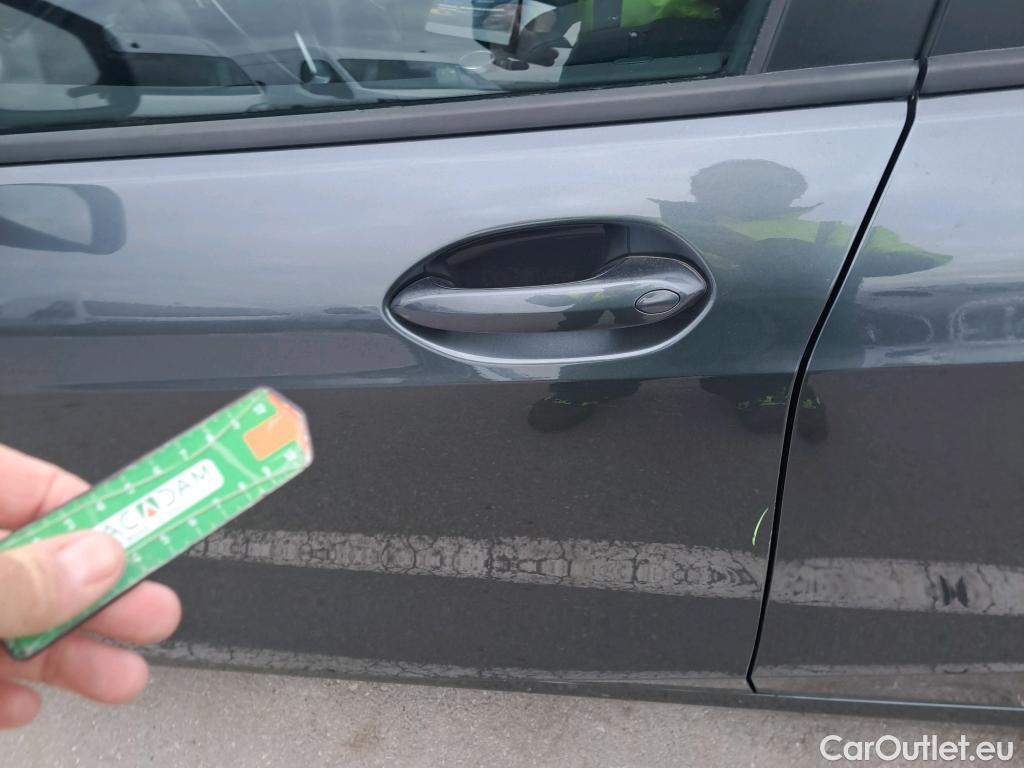  Bmw  Serie 1 BMW  / 2019 / 5P / berlina con portón 118i #21