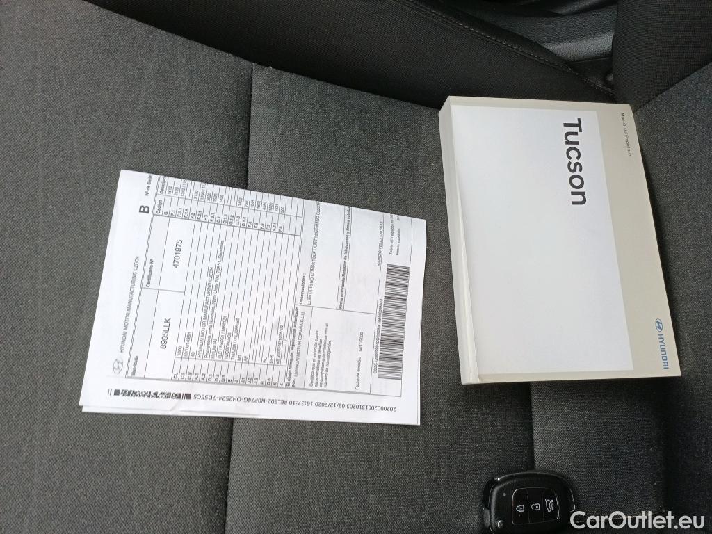  Hyundai  Tucson HYUNDAI  / 2018 / 5P / todoterreno 1.6 CRDI 85kW (116CV) 48V SLE 4X2(SP)(SL) #13