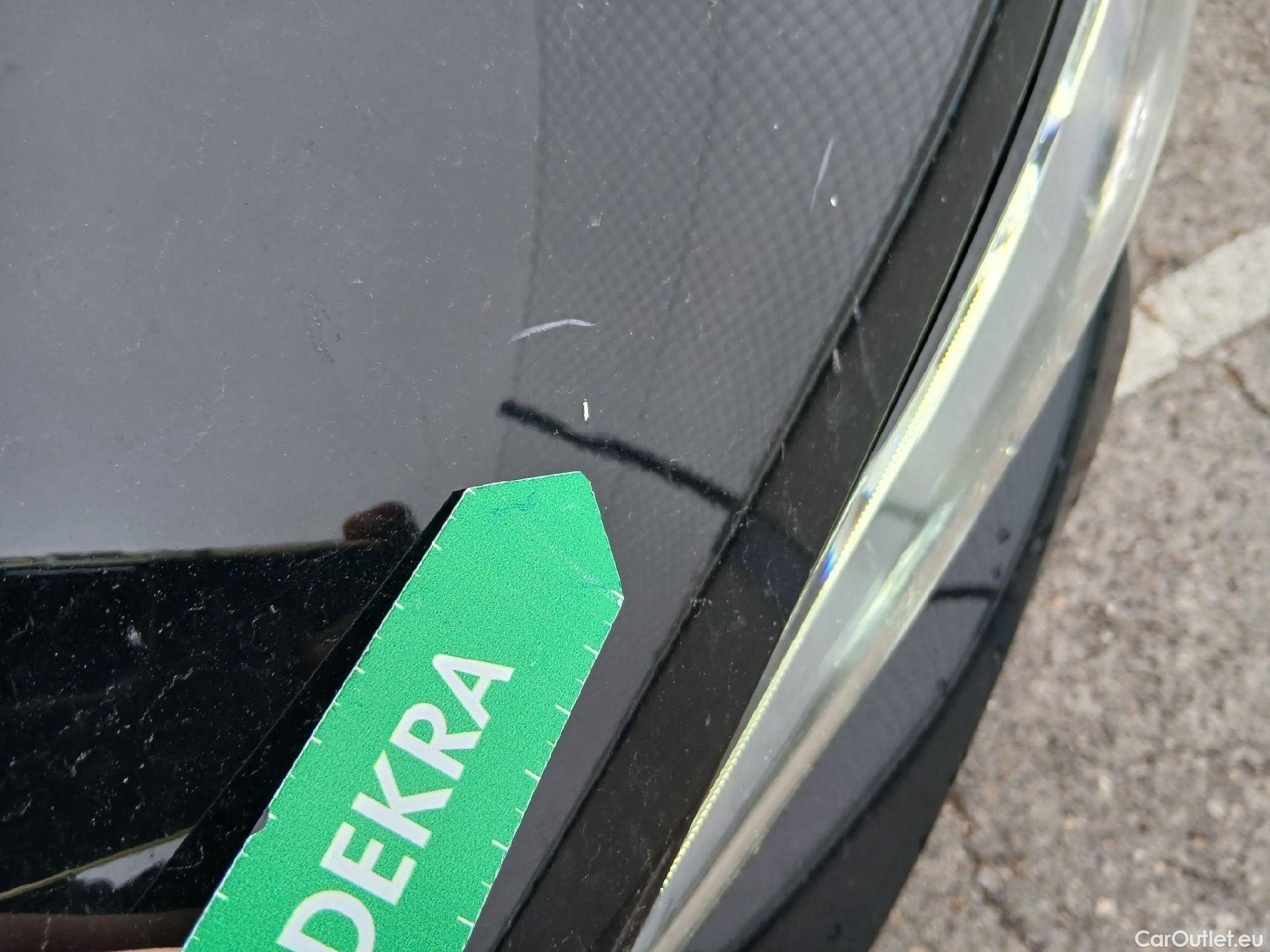  Bmw  Serie 3 BMW  / 2018 / 4P / sedán 318d Auto. #3