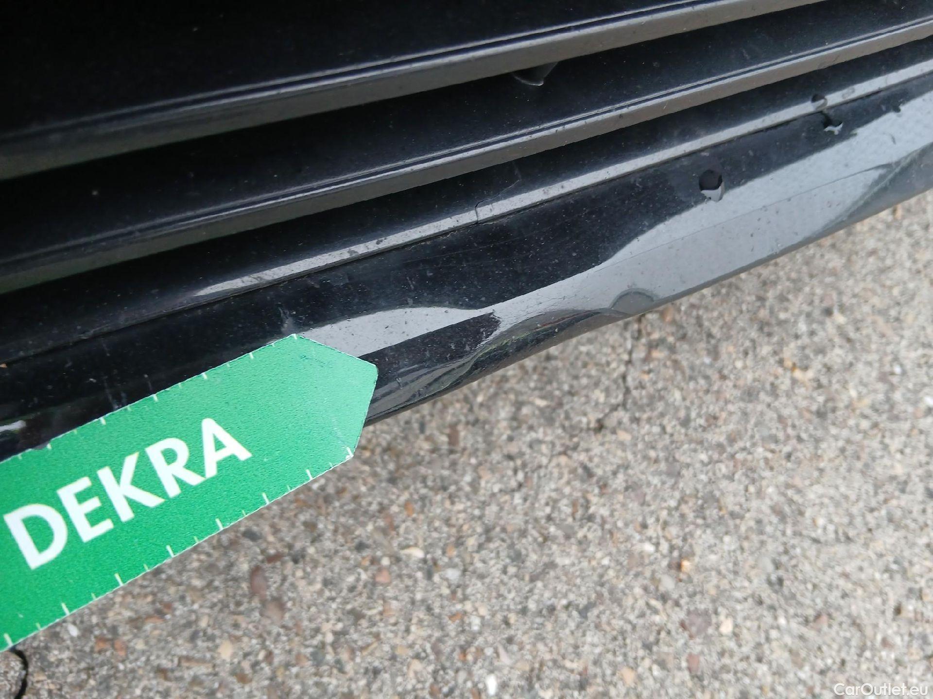  Bmw  Serie 3 BMW  / 2018 / 4P / sedán 318d Auto. #4