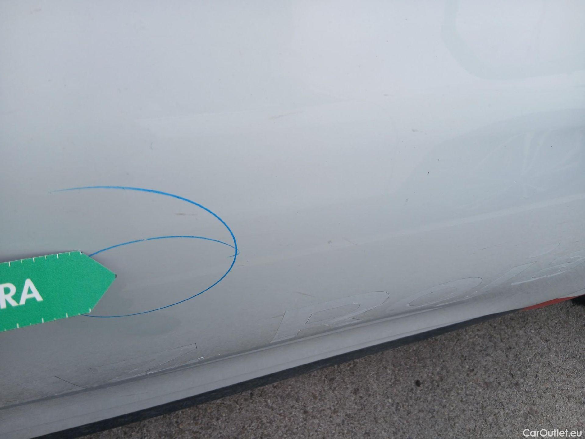  Renault  Clio RENAULT  / 2019 / 5P / berlina con portón Business TCe 74 kW (100CV) GLP #33