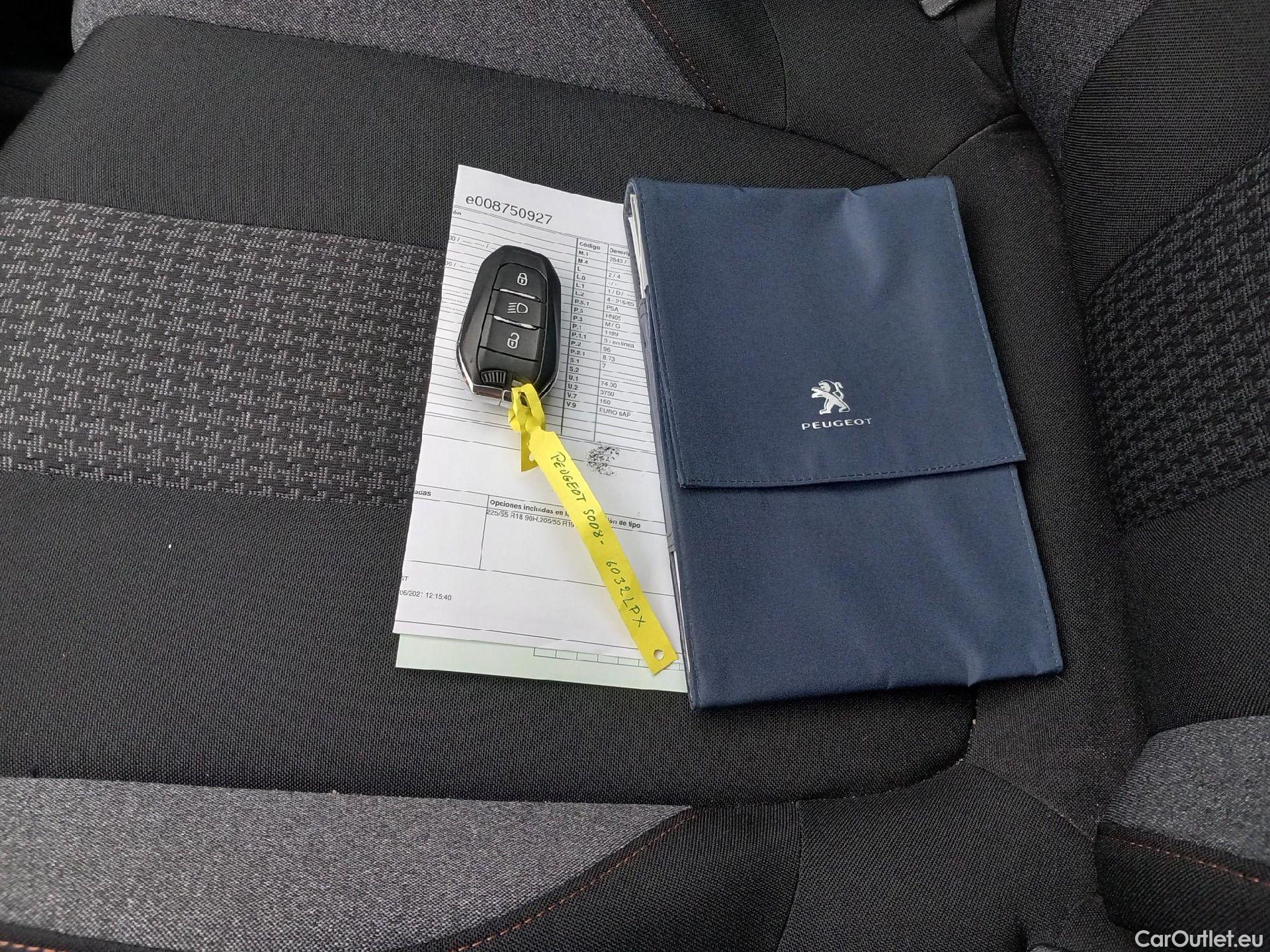  Peugeot  5008 PEUGEOT  / 2020 / 5P / todoterreno 1.2 PureTech 96KW S&S Active Pack EAT8 #3