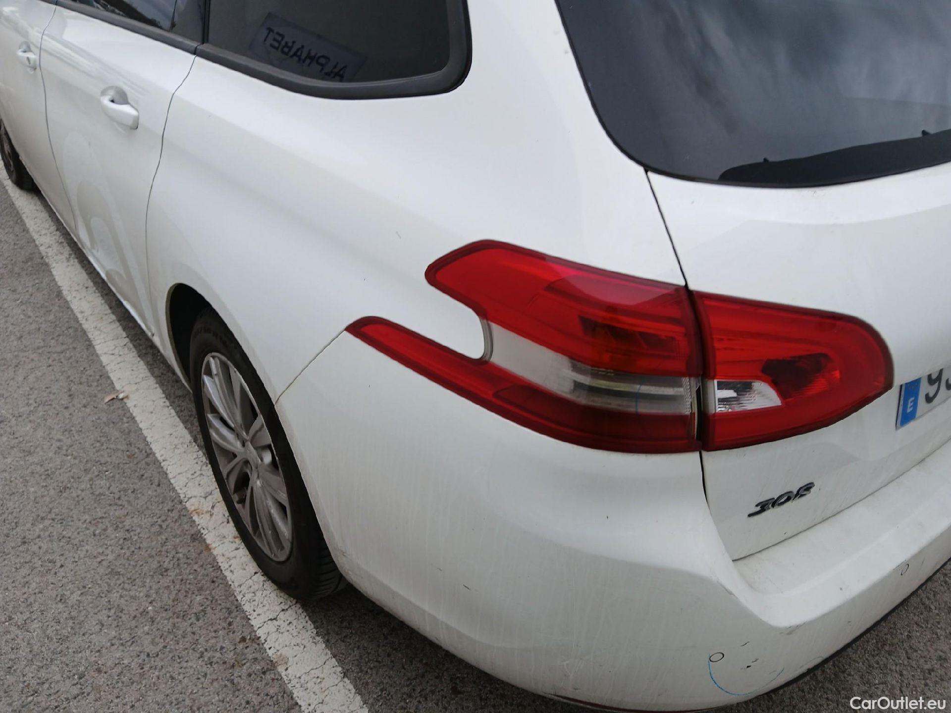  Peugeot  308 PEUGEOT  / 2017 / 5P / familiar SW Style 1.5 BlueHDi 96KW (130CV) Auto #27