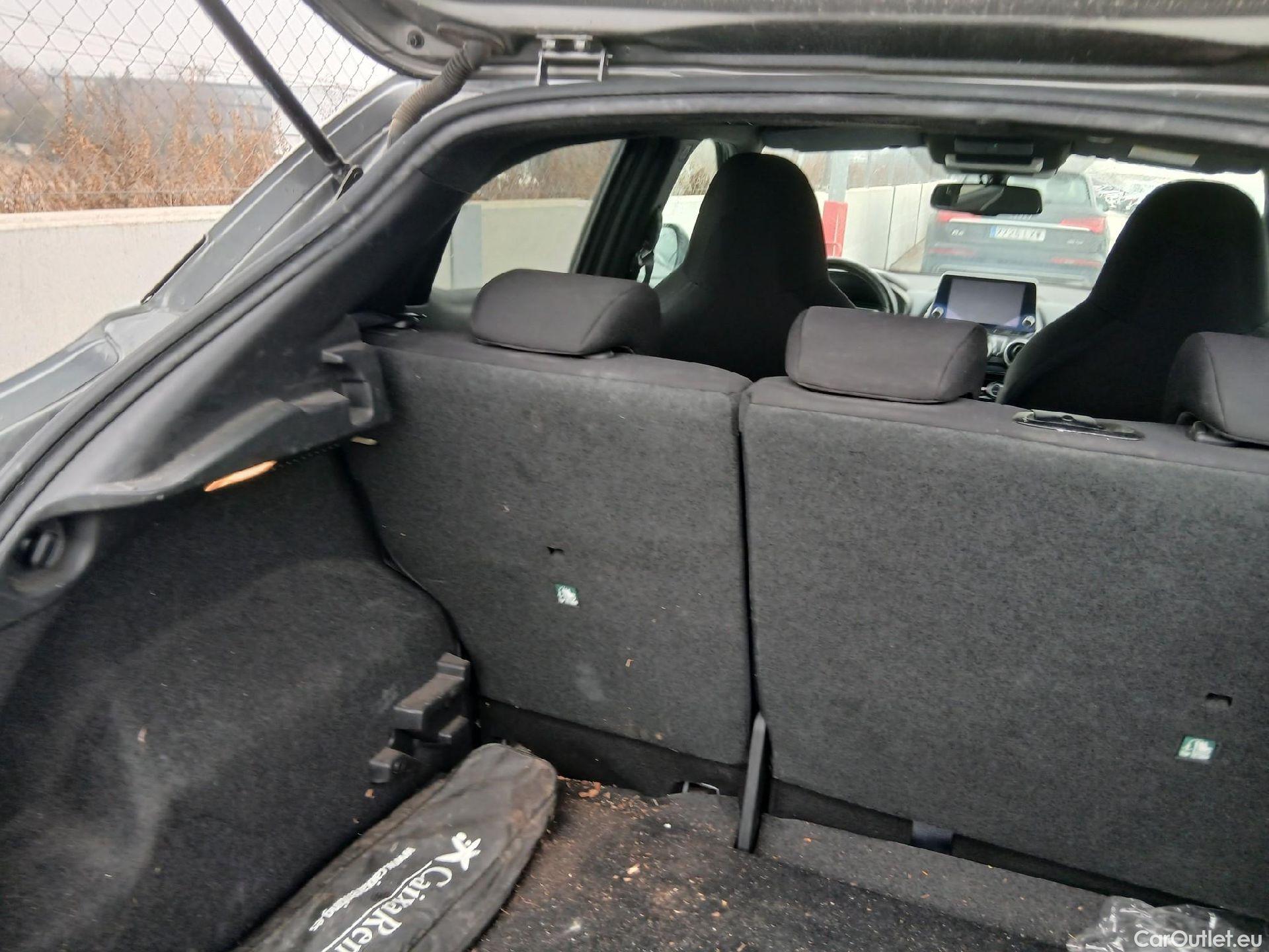  Nissan  Juke NISSAN  / 2019 / 5P / crossover DIG-T 84 kW (114 CV) DCT 7 V N-Connecta (AC2) #4