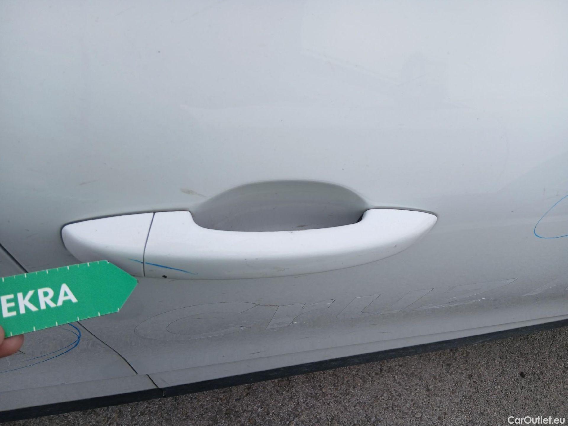  Renault  Clio RENAULT  / 2019 / 5P / berlina con portón Business TCe 74 kW (100CV) GLP #35