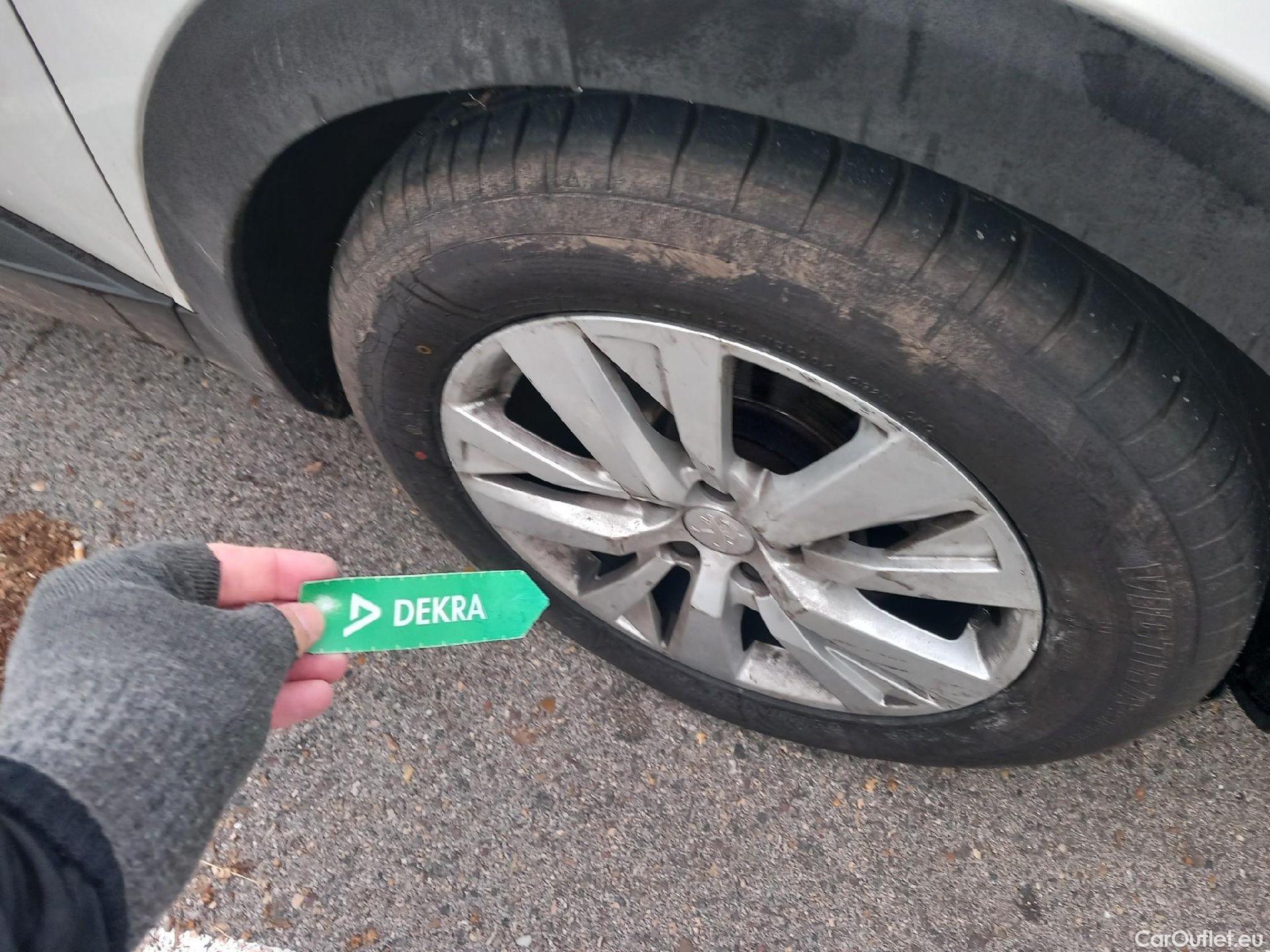  Peugeot  5008 PEUGEOT  / 2020 / 5P / todoterreno 1.2 PureTech 96KW S&S Active Pack EAT8 #31