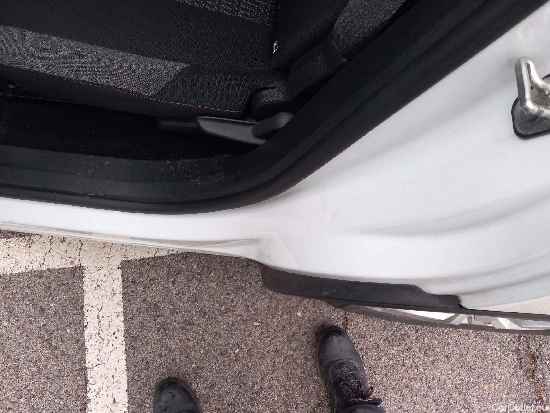  Peugeot  5008 PEUGEOT  / 2020 / 5P / todoterreno 1.2 PureTech 96KW S&S Active Pack EAT8 #13