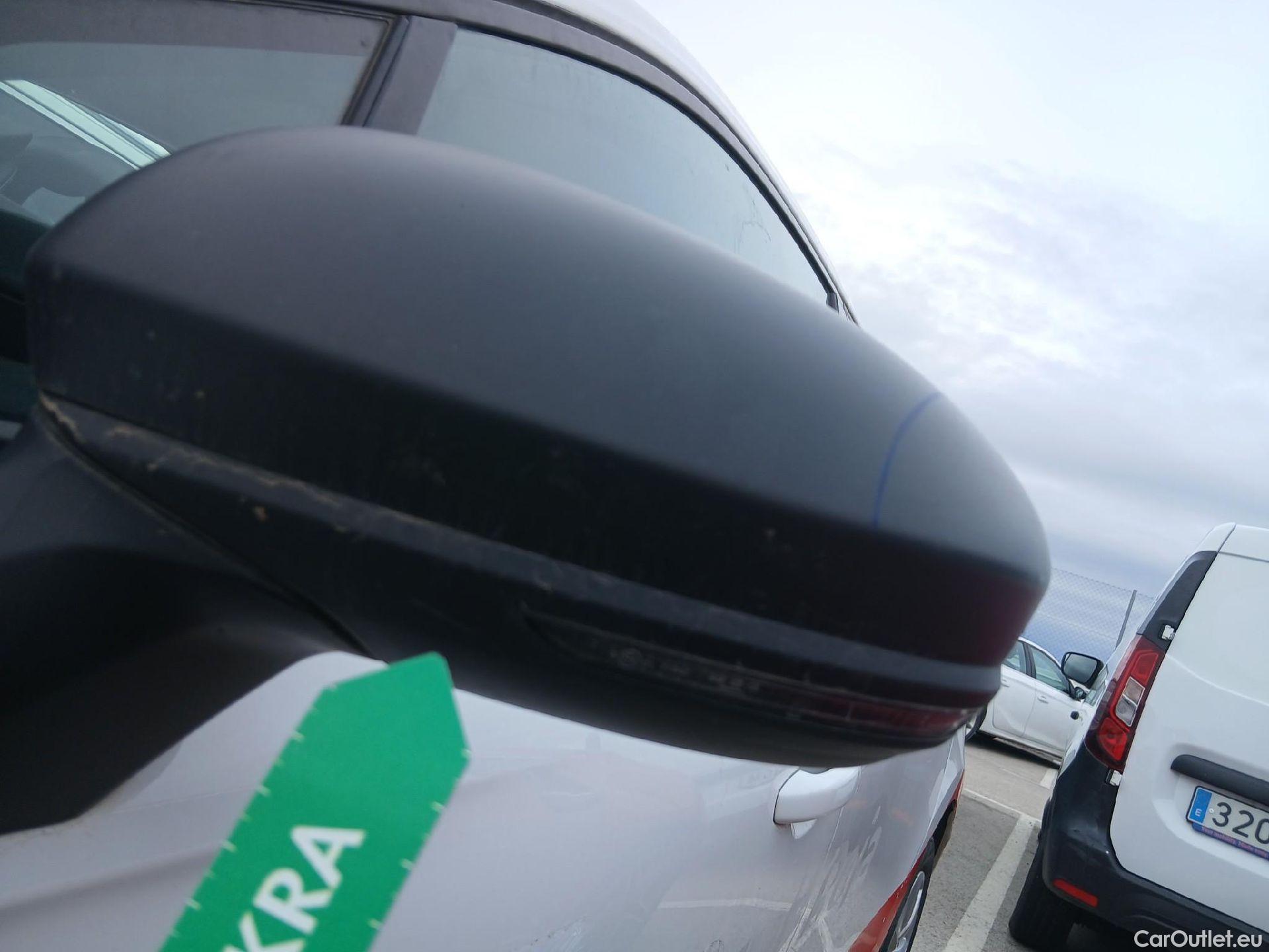  Renault  Clio RENAULT  / 2019 / 5P / berlina con portón Business TCe 74 kW (100CV) GLP #15