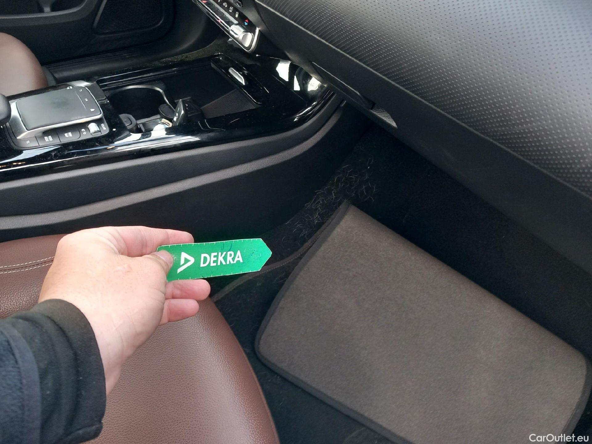  Mercedes  A-Klasse MERCEDES-BENZ Clase A / 2018 / 4P / sedán Sedán A 250 e #24