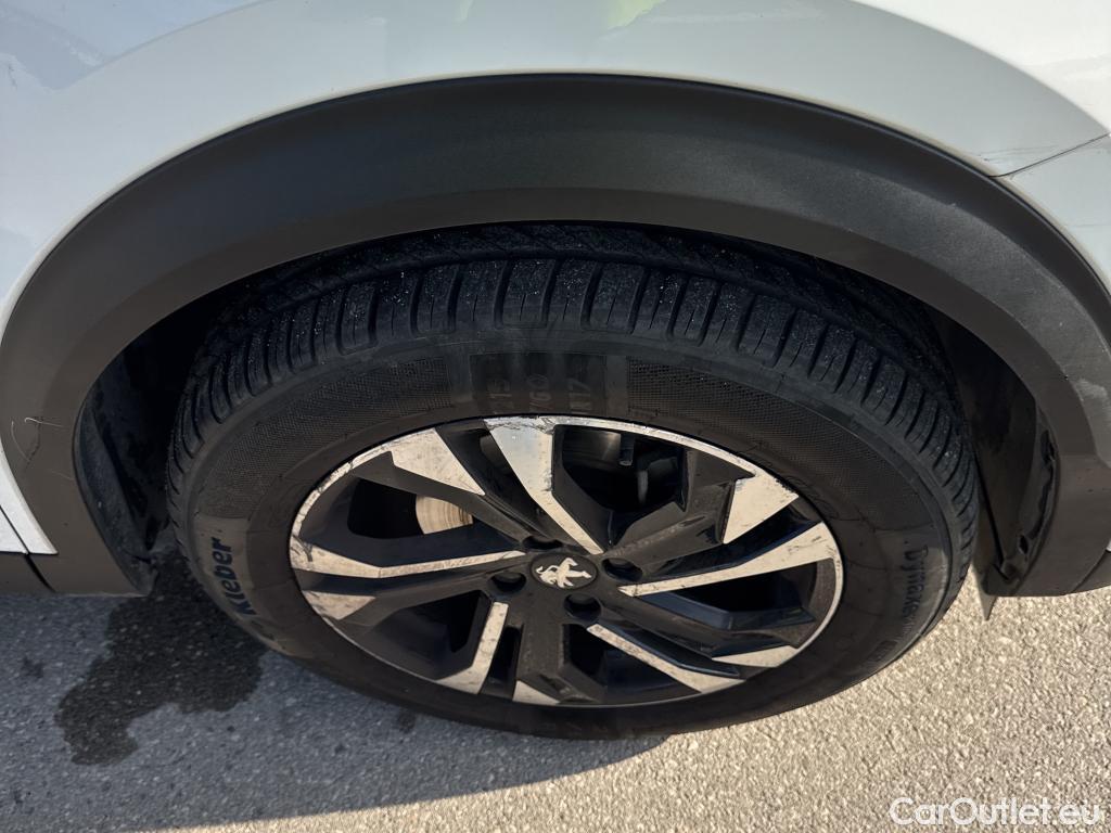  Peugeot  2008 PEUGEOT  / 2019 / 5P / todoterreno Allure BlueHDI 81kW (110CV) #9