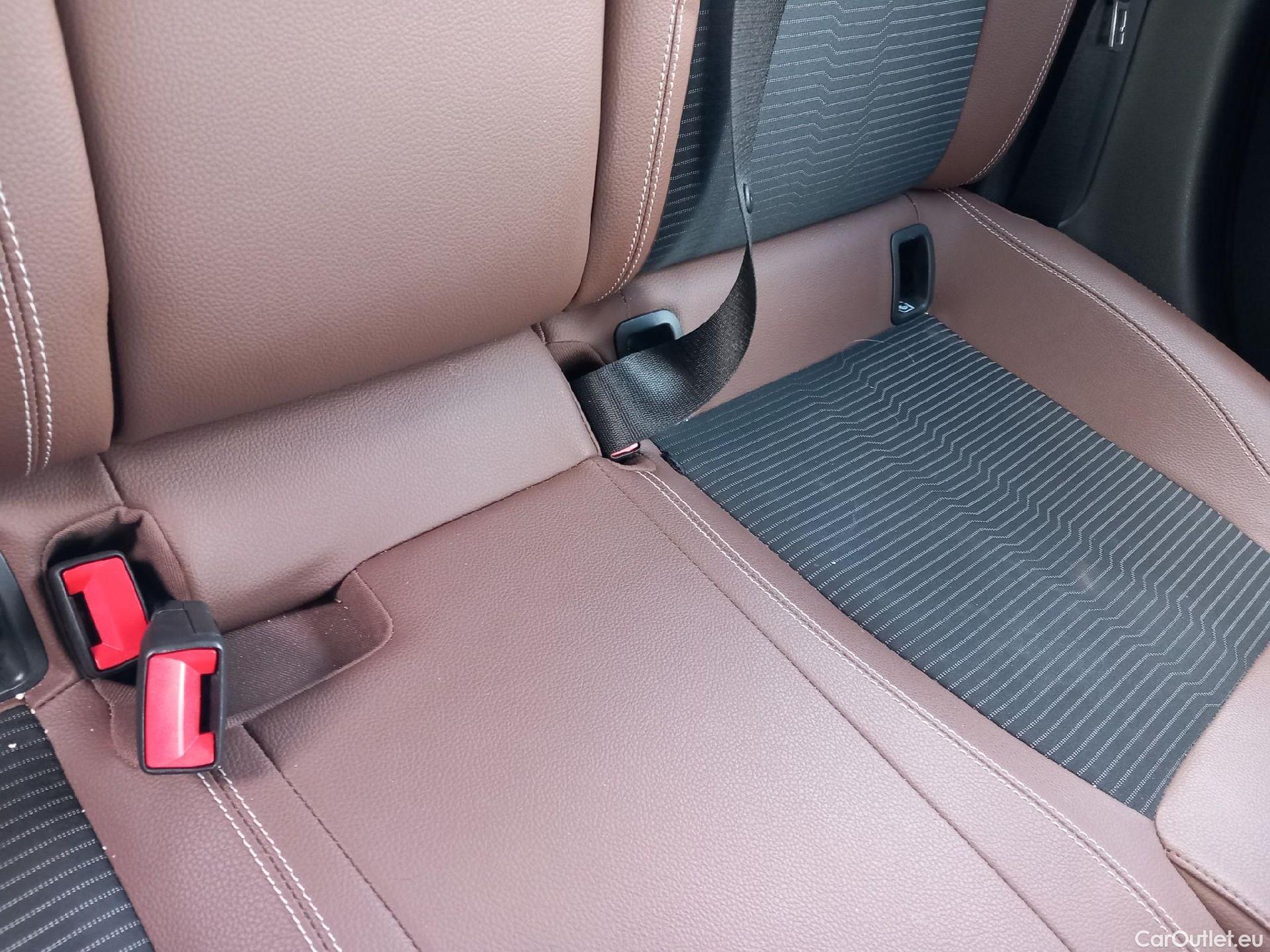  Mercedes  A-Klasse MERCEDES-BENZ Clase A / 2018 / 4P / sedán Sedán A 250 e #28