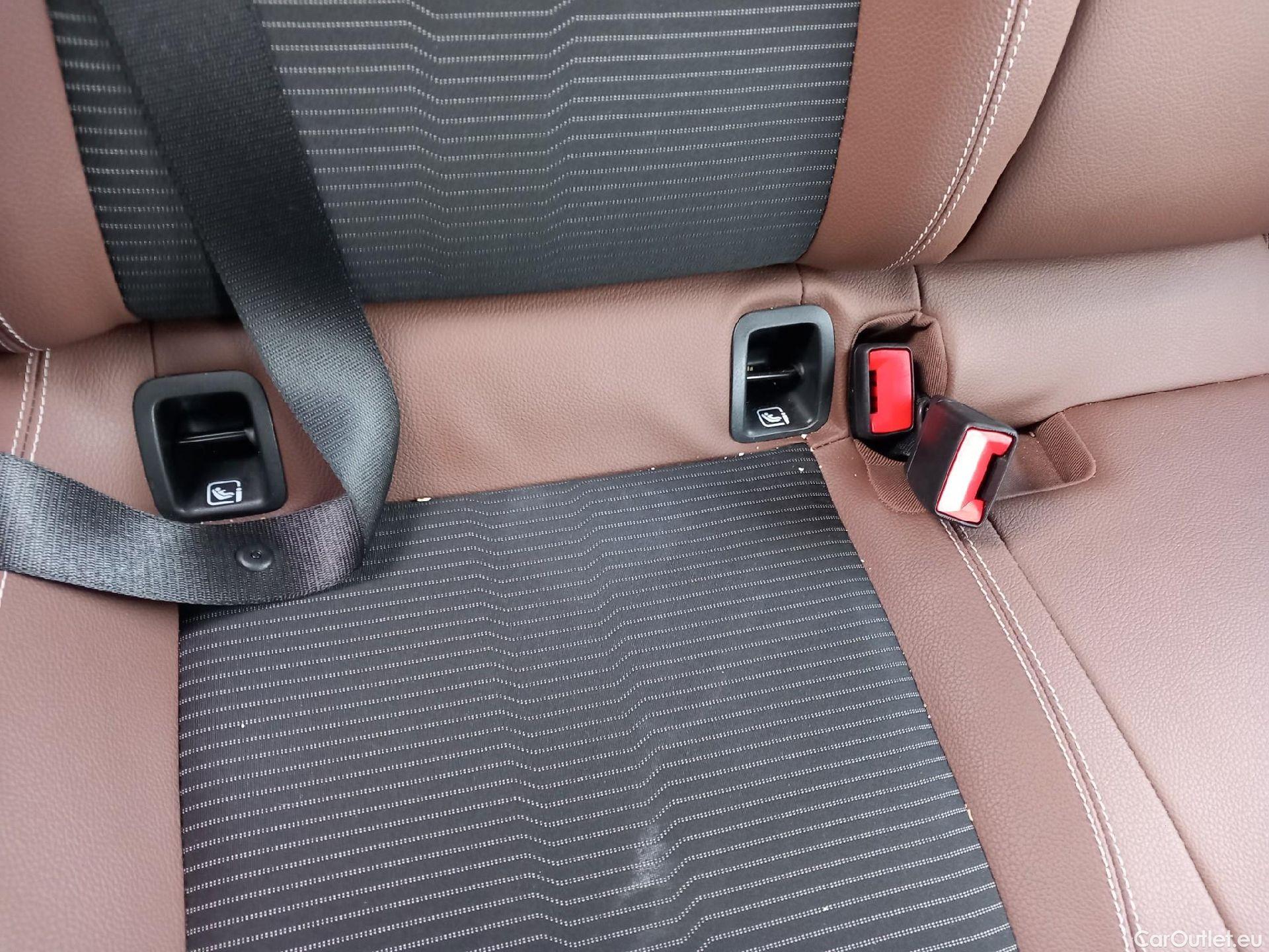  Mercedes  A-Klasse MERCEDES-BENZ Clase A / 2018 / 4P / sedán Sedán A 250 e #29