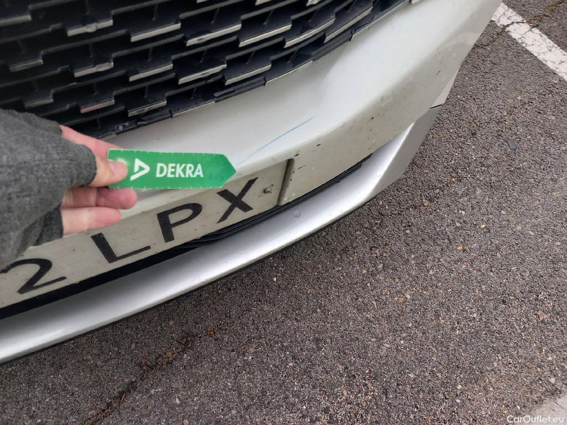  Peugeot  5008 PEUGEOT  / 2020 / 5P / todoterreno 1.2 PureTech 96KW S&S Active Pack EAT8 #5