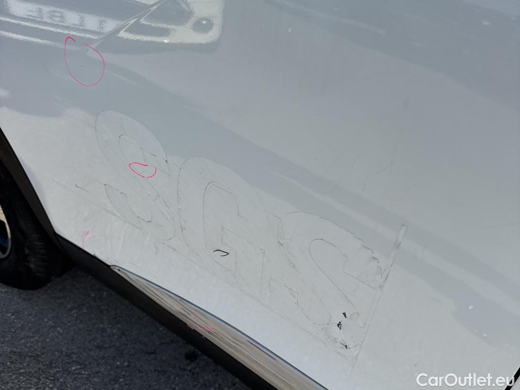  Peugeot  2008 PEUGEOT  / 2019 / 5P / todoterreno Allure BlueHDI 81kW (110CV) #21