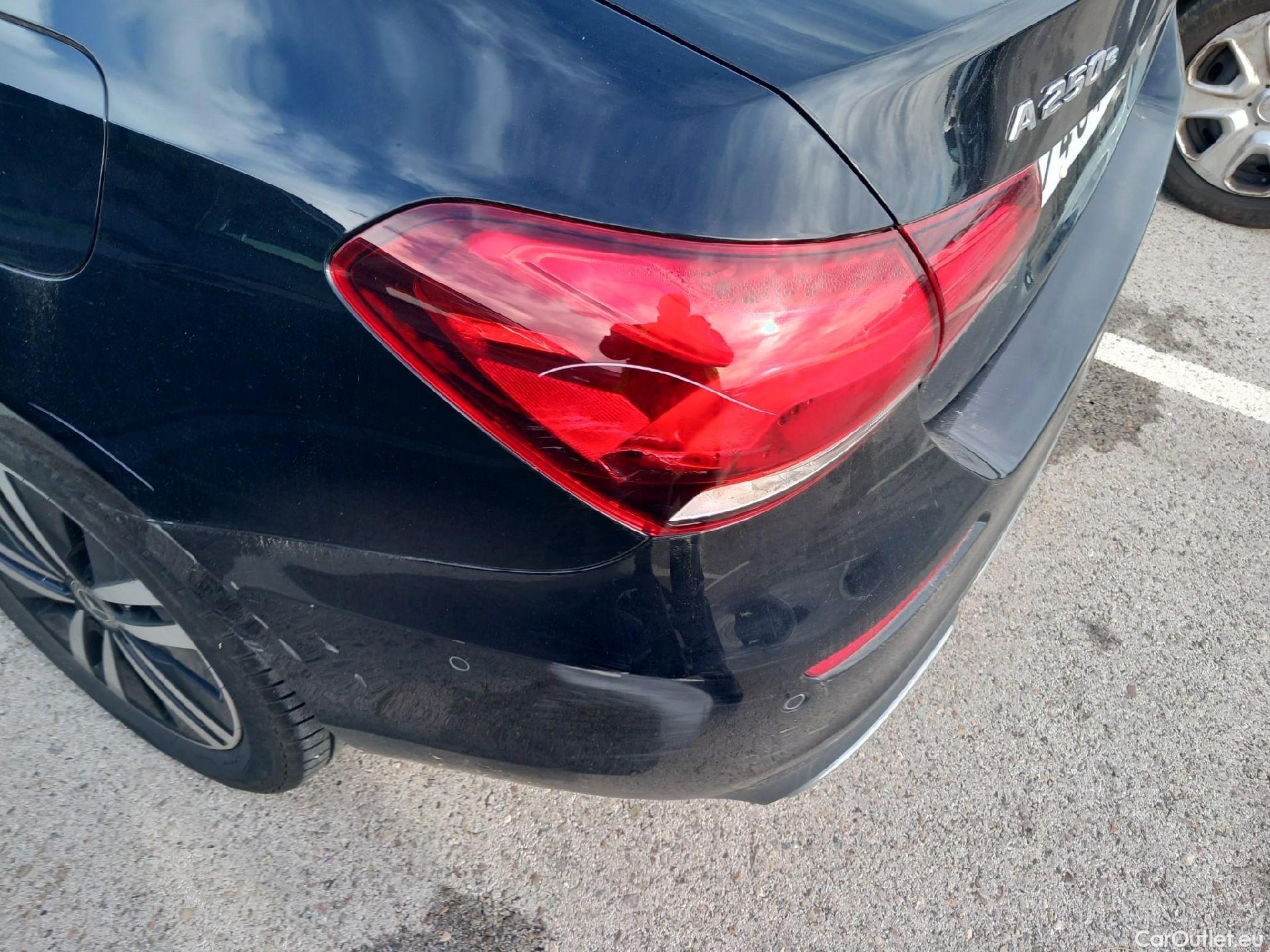  Mercedes  A-Klasse MERCEDES-BENZ Clase A / 2018 / 4P / sedán Sedán A 250 e #13