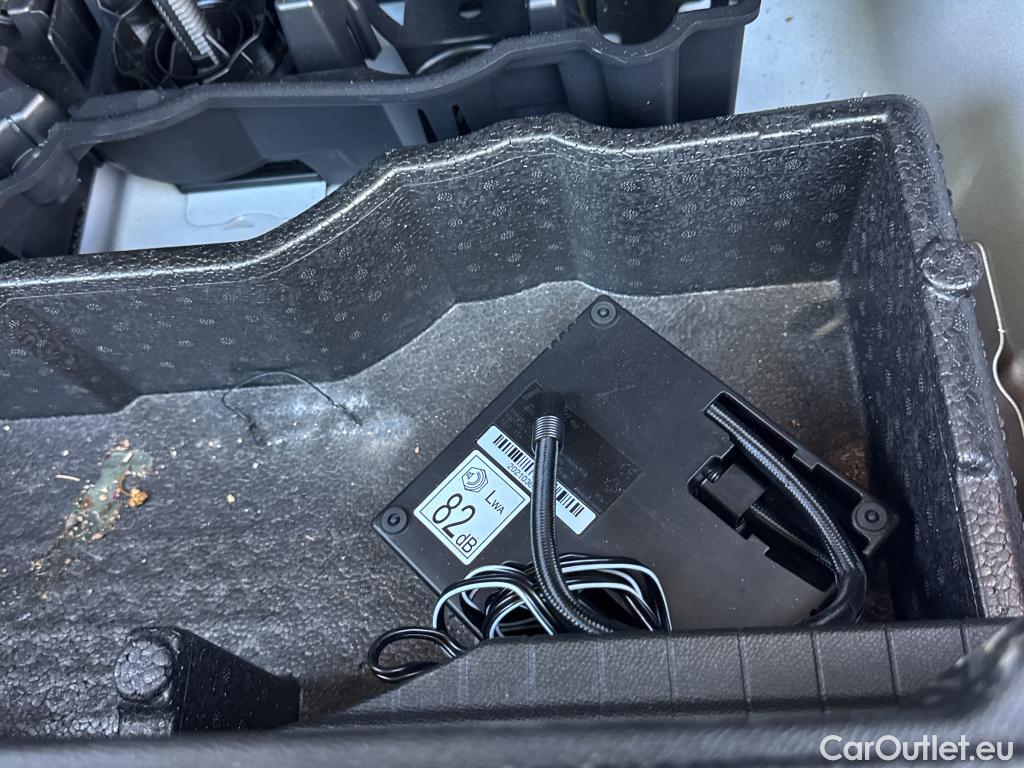  Peugeot  2008 PEUGEOT  / 2019 / 5P / todoterreno Allure BlueHDI 81kW (110CV) #17