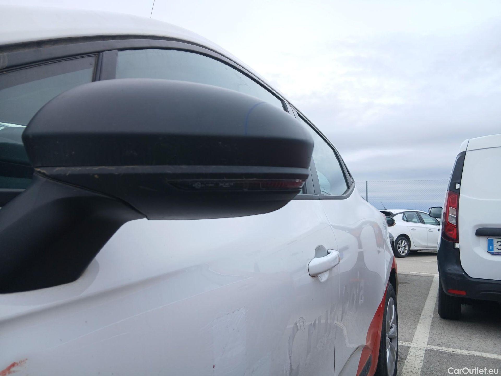  Renault  Clio RENAULT  / 2019 / 5P / berlina con portón Business TCe 74 kW (100CV) GLP #14