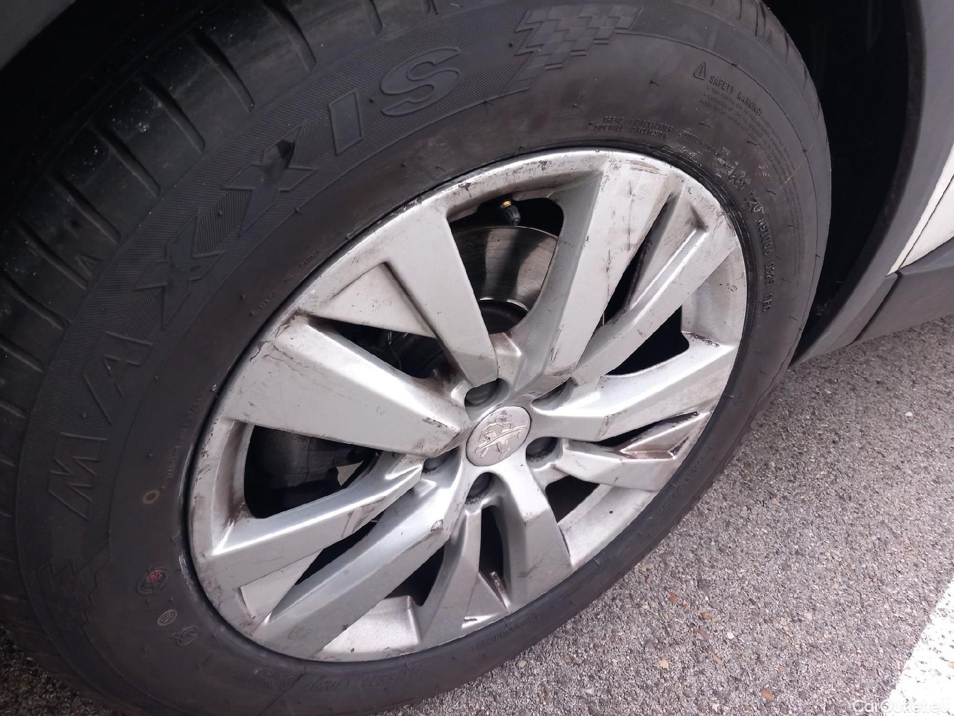  Peugeot  5008 PEUGEOT  / 2020 / 5P / todoterreno 1.2 PureTech 96KW S&S Active Pack EAT8 #8