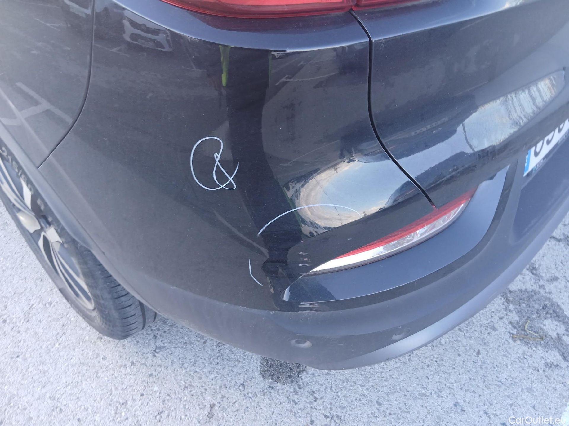  Renault  Kadjar RENAULT  / 2019 / 5P / crossover Zen GPF TCe 103kW (140CV) EDC (AC) #13