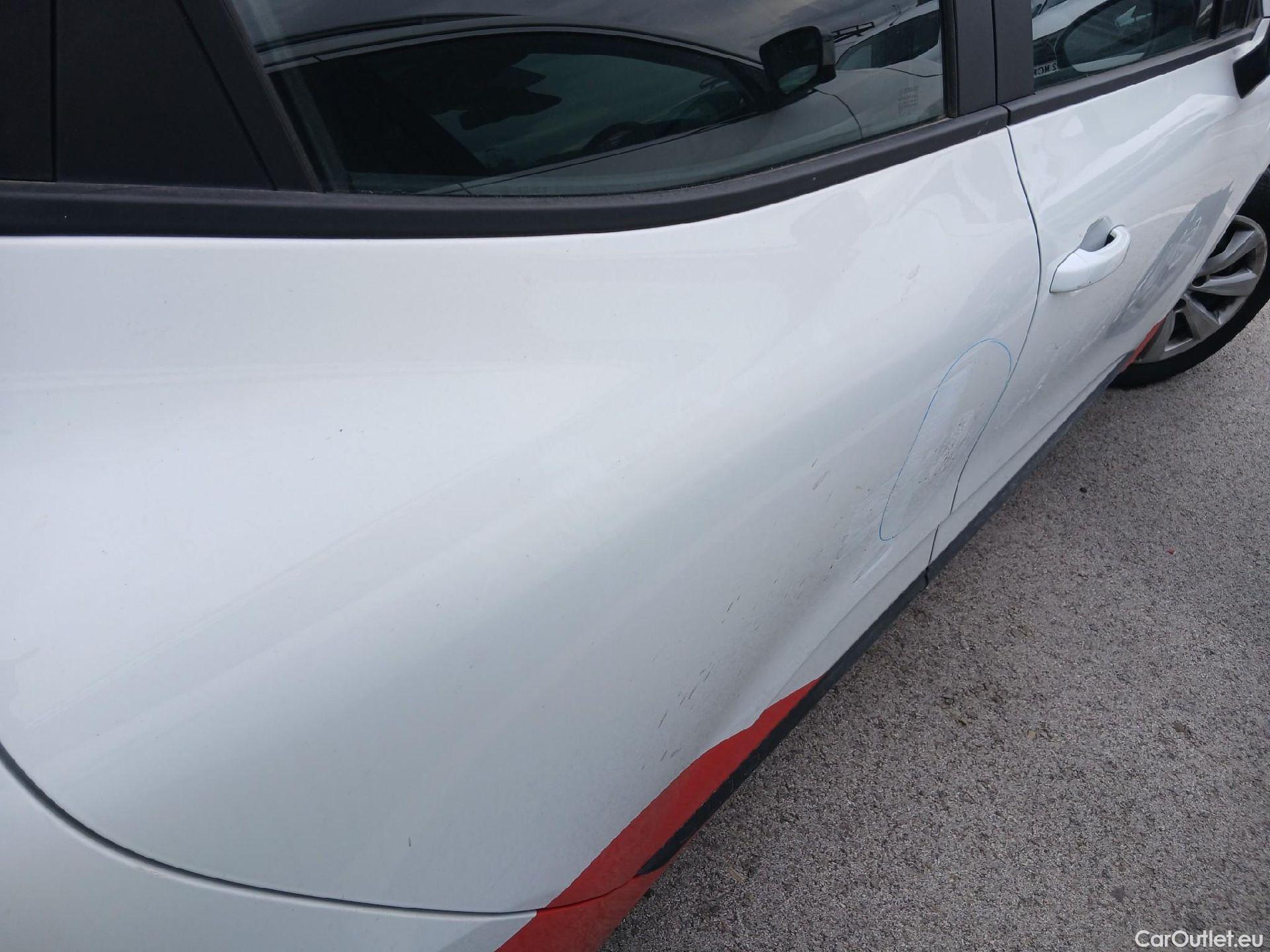  Renault  Clio RENAULT  / 2019 / 5P / berlina con portón Business TCe 74 kW (100CV) GLP #30