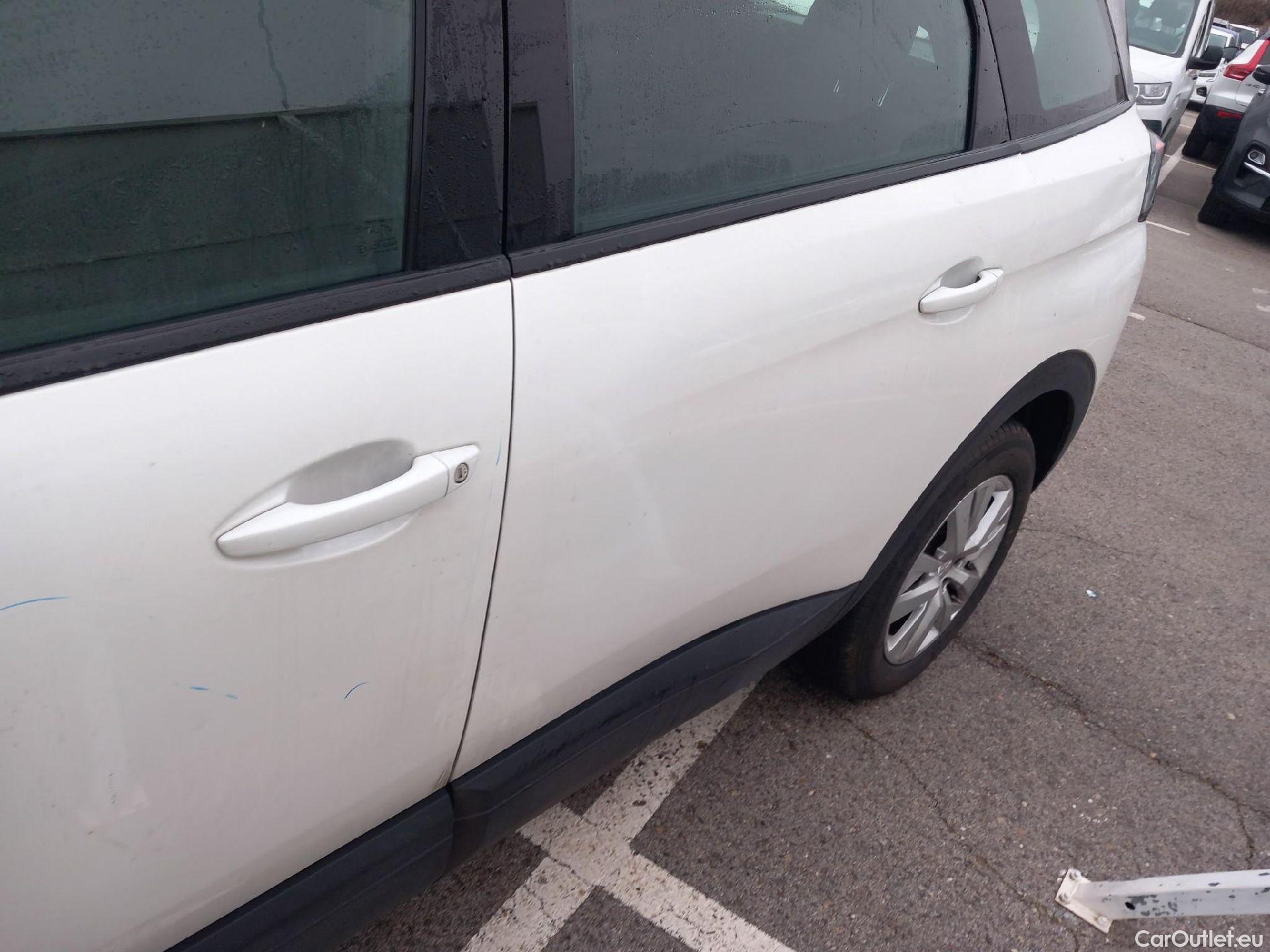  Peugeot  5008 PEUGEOT  / 2020 / 5P / todoterreno 1.2 PureTech 96KW S&S Active Pack EAT8 #12