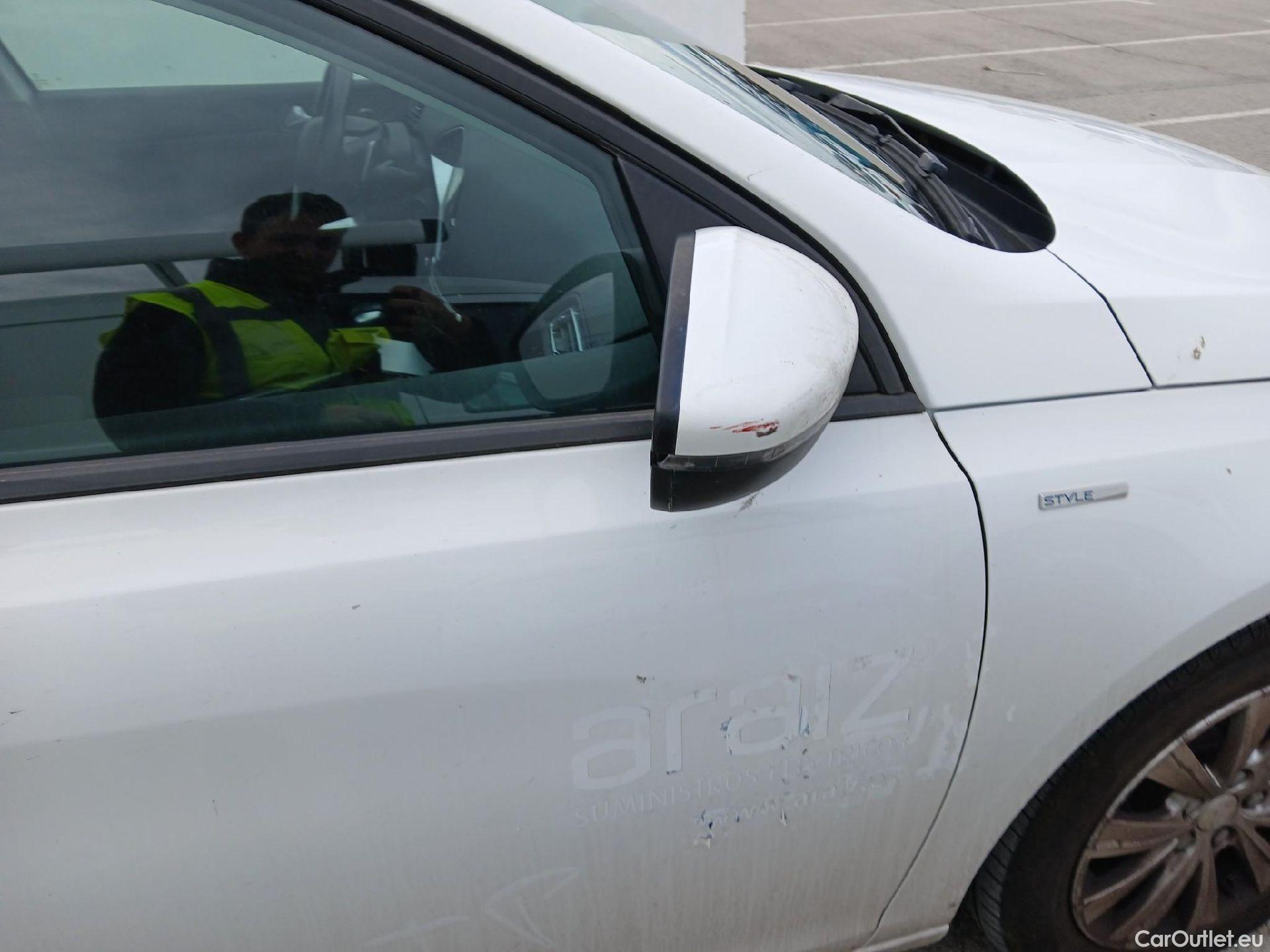  Peugeot  308 PEUGEOT  / 2017 / 5P / familiar SW Style 1.5 BlueHDi 96KW (130CV) Auto #33