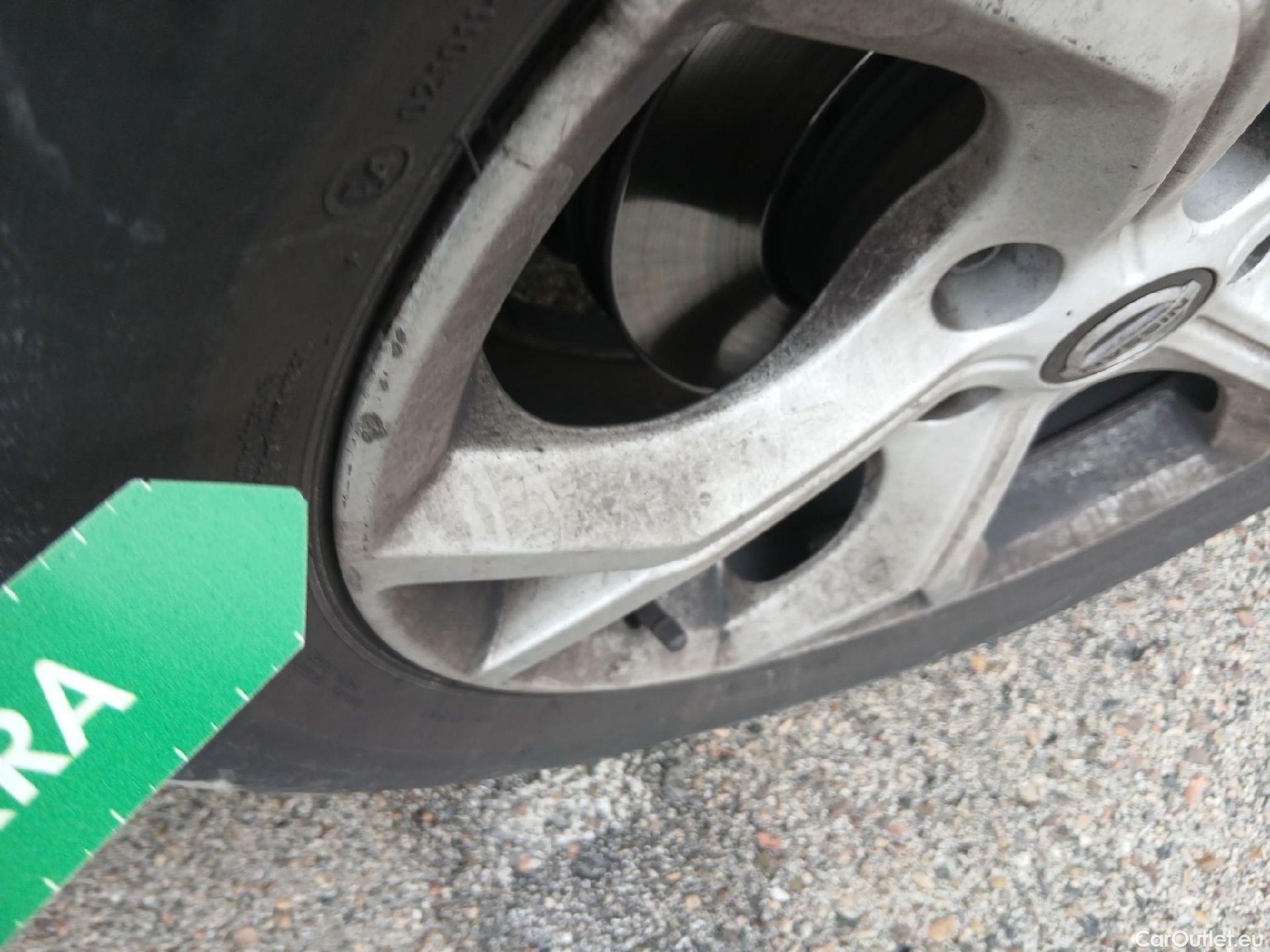  Nissan  Juke NISSAN  / 2019 / 5P / crossover DIG-T 84 kW (114 CV) DCT 7 V N-Connecta (AC2) #6