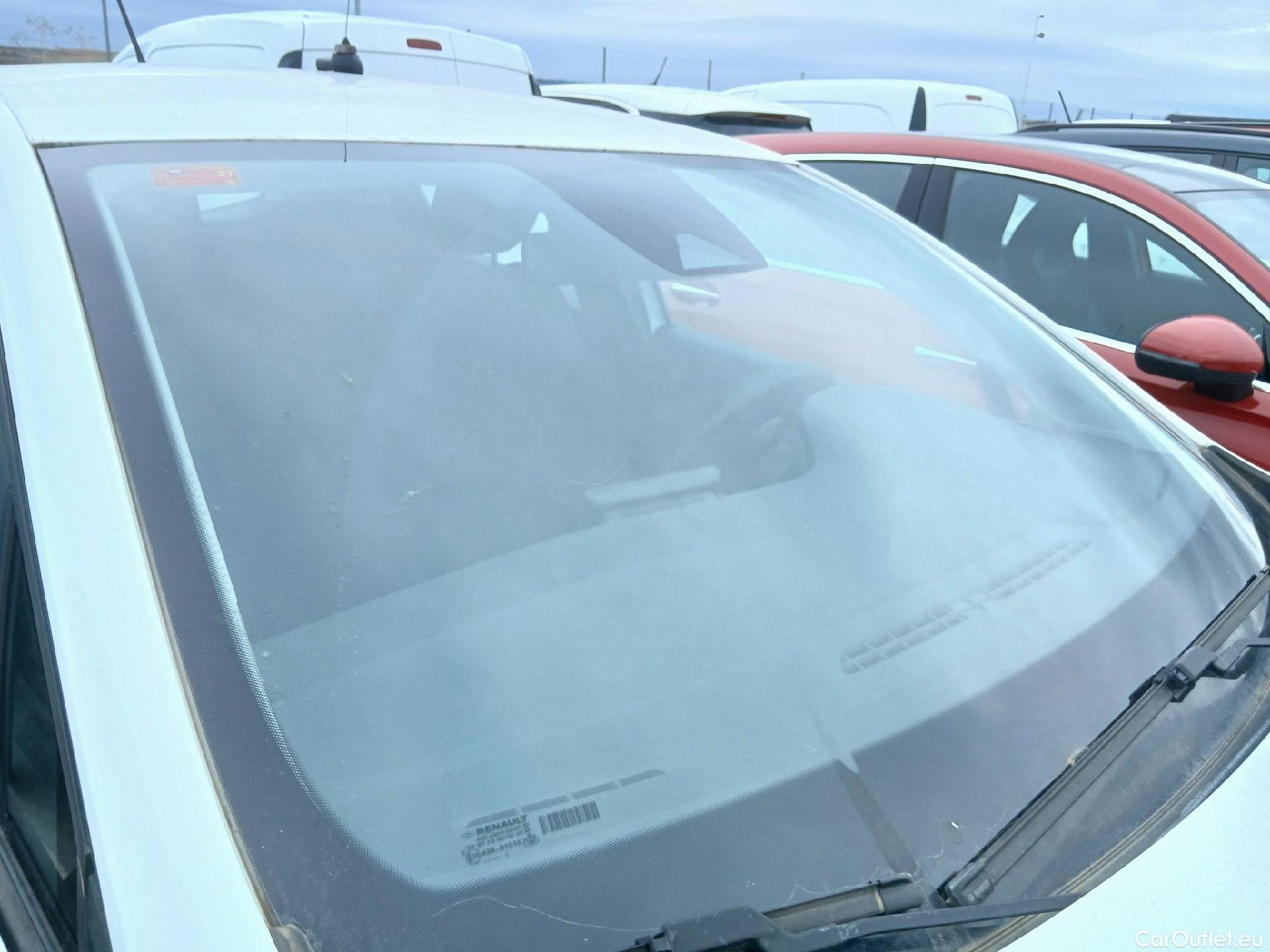  Renault  Clio RENAULT  / 2019 / 5P / berlina con portón Business TCe 74 kW (100CV) GLP #4