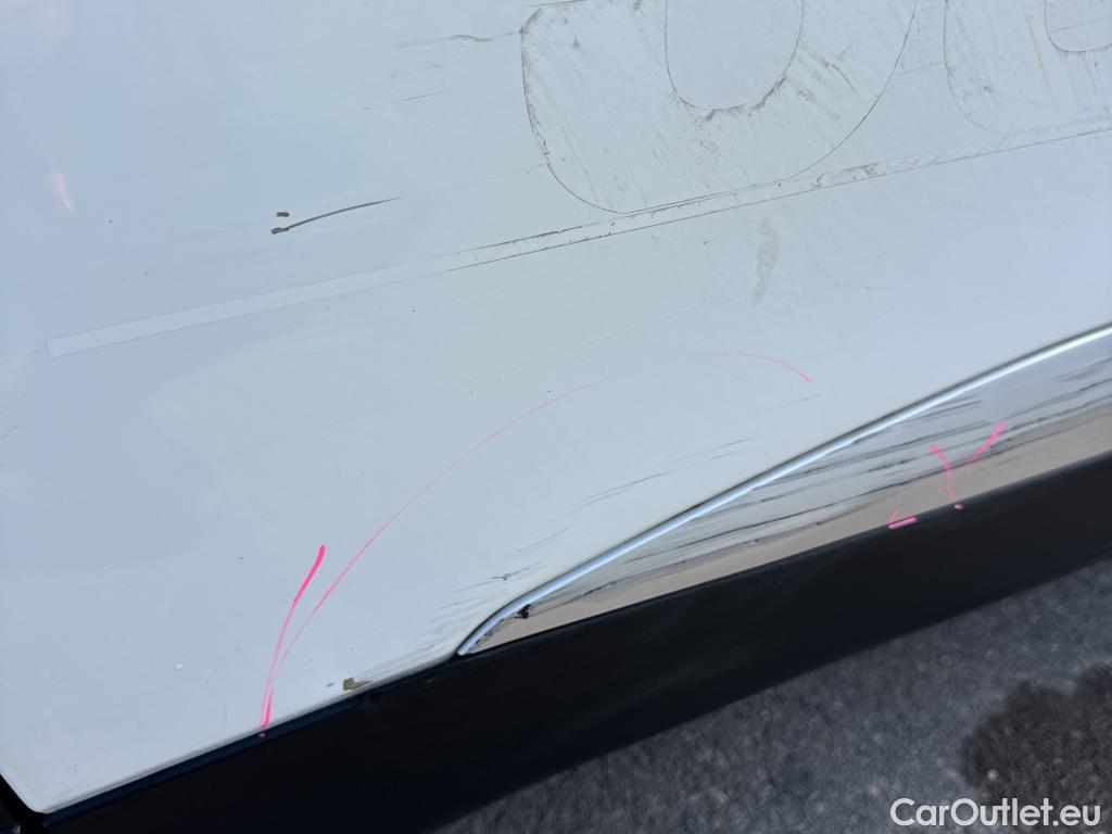  Peugeot  2008 PEUGEOT  / 2019 / 5P / todoterreno Allure BlueHDI 81kW (110CV) #25