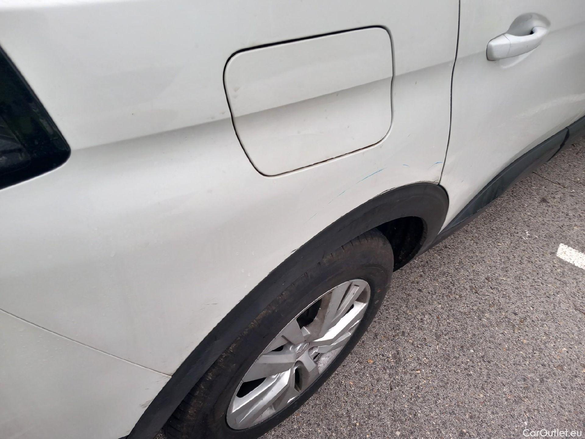  Peugeot  5008 PEUGEOT  / 2020 / 5P / todoterreno 1.2 PureTech 96KW S&S Active Pack EAT8 #19