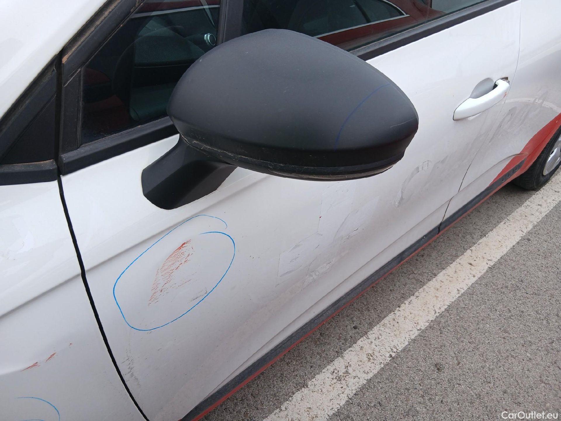  Renault  Clio RENAULT  / 2019 / 5P / berlina con portón Business TCe 74 kW (100CV) GLP #17