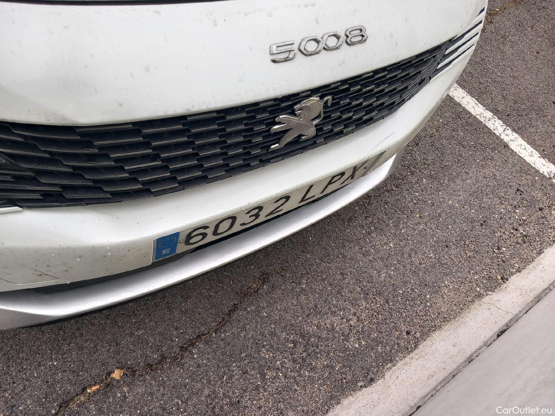  Peugeot  5008 PEUGEOT  / 2020 / 5P / todoterreno 1.2 PureTech 96KW S&S Active Pack EAT8 #4