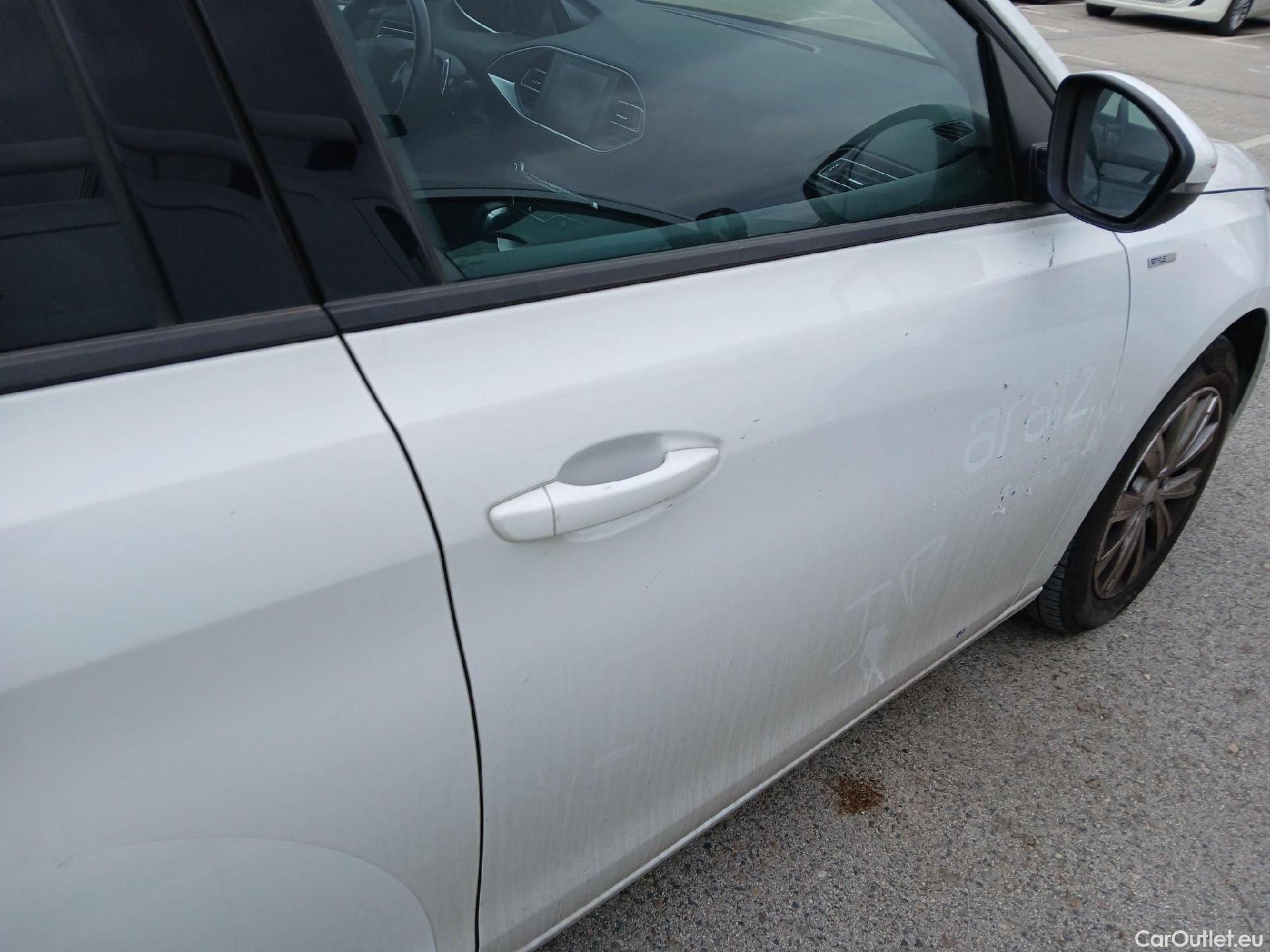  Peugeot  308 PEUGEOT  / 2017 / 5P / familiar SW Style 1.5 BlueHDi 96KW (130CV) Auto #31