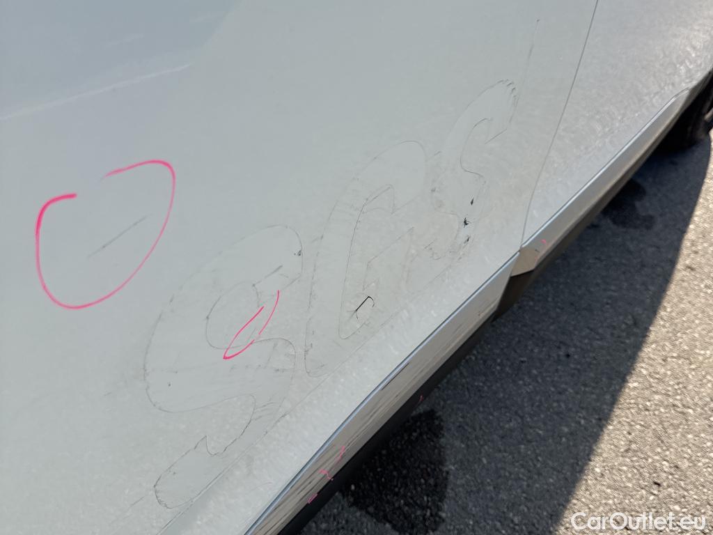  Peugeot  2008 PEUGEOT  / 2019 / 5P / todoterreno Allure BlueHDI 81kW (110CV) #22