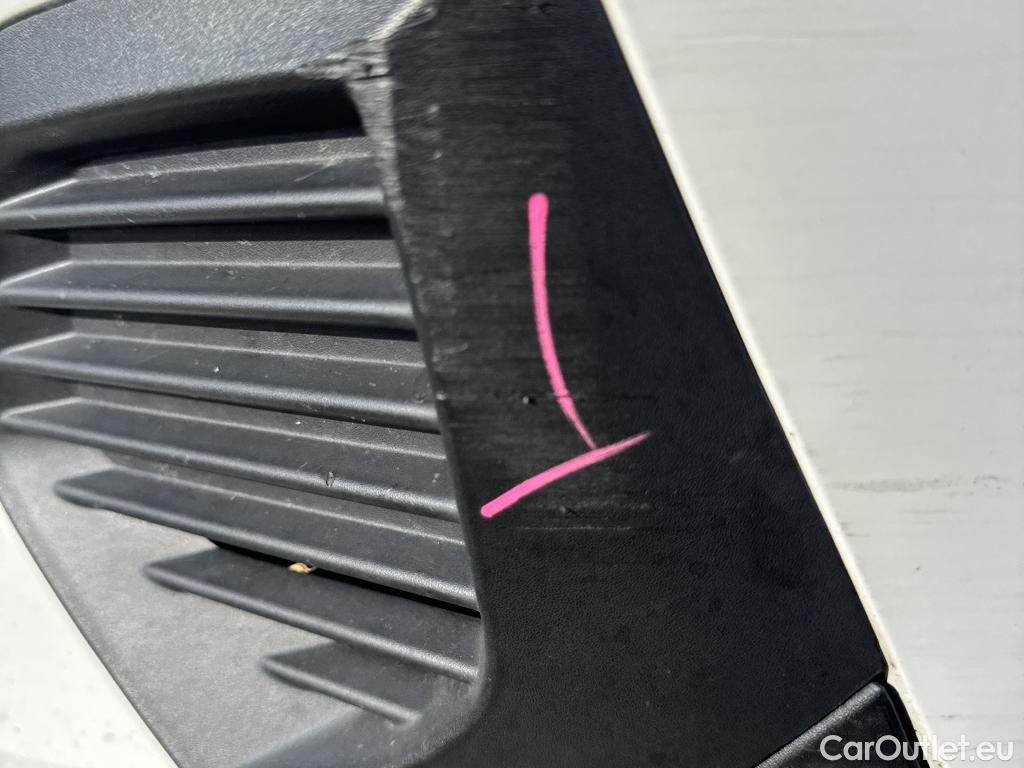  Peugeot  2008 PEUGEOT  / 2019 / 5P / todoterreno Allure BlueHDI 81kW (110CV) #32