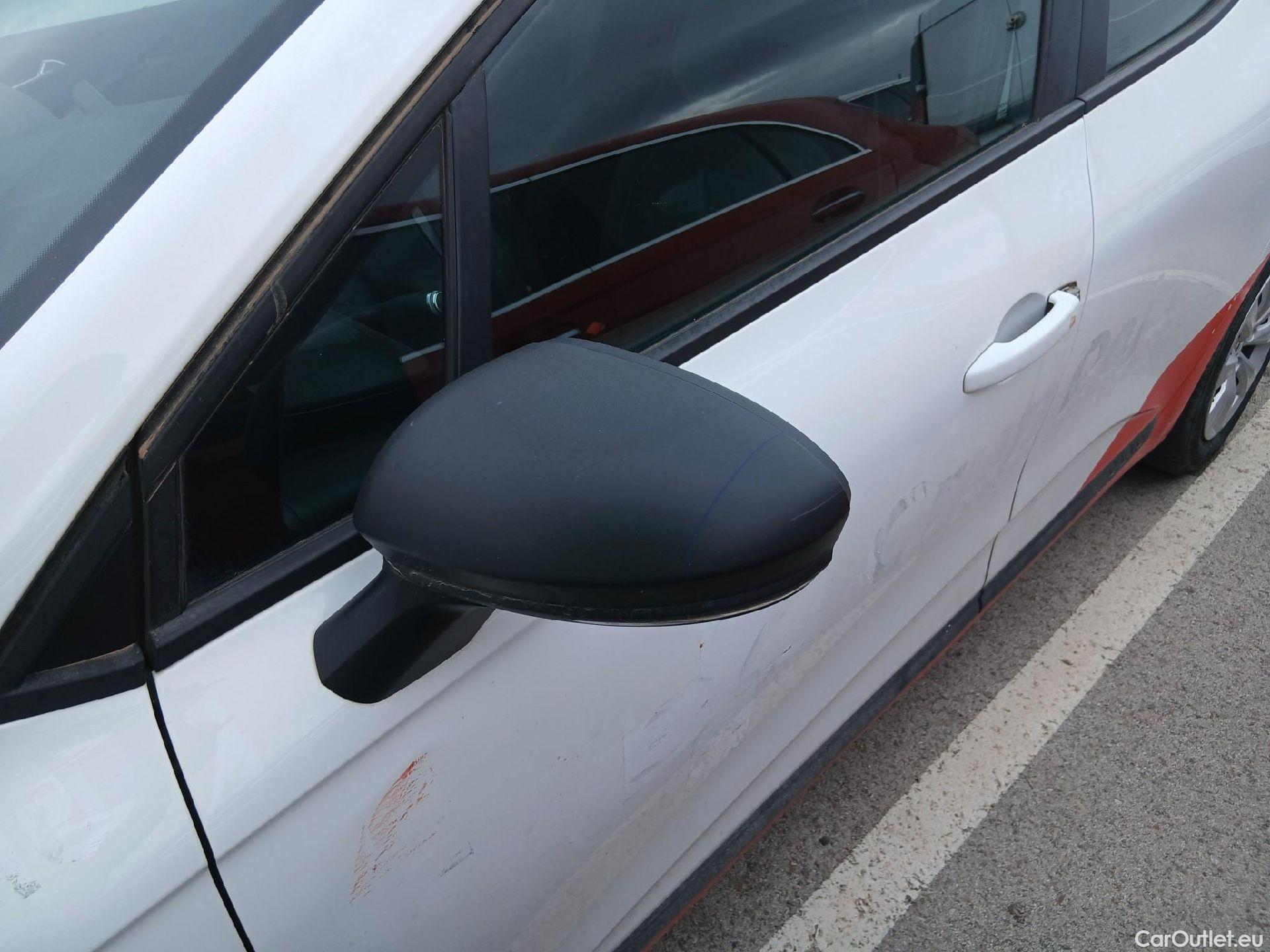  Renault  Clio RENAULT  / 2019 / 5P / berlina con portón Business TCe 74 kW (100CV) GLP #13