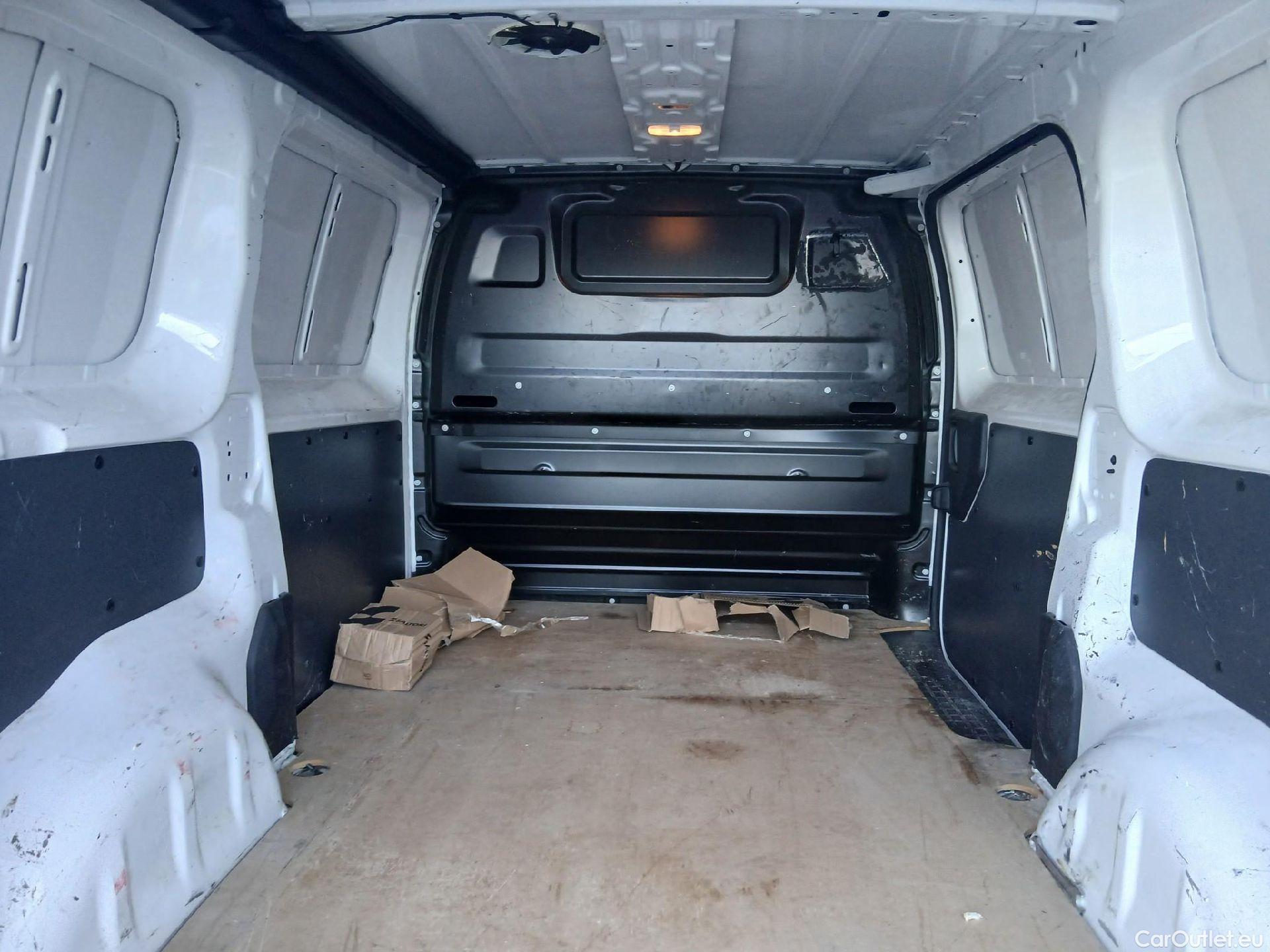  Citroen  Jumpy CITROEN  / 2016 / 4P / furgón D Cab Eco Talla XL BlueHDi 120 Control #30