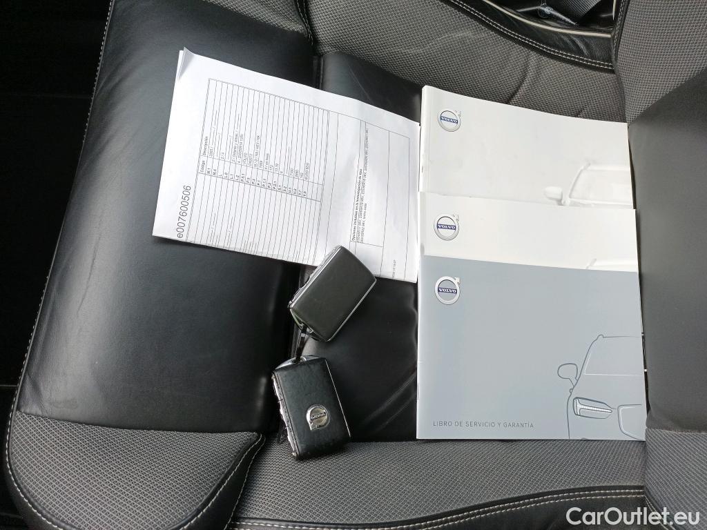  Volvo  XC60 VOLVO  / 2017 / 5P / todoterreno 2.0 B5 D AWD R-Design Auto #10