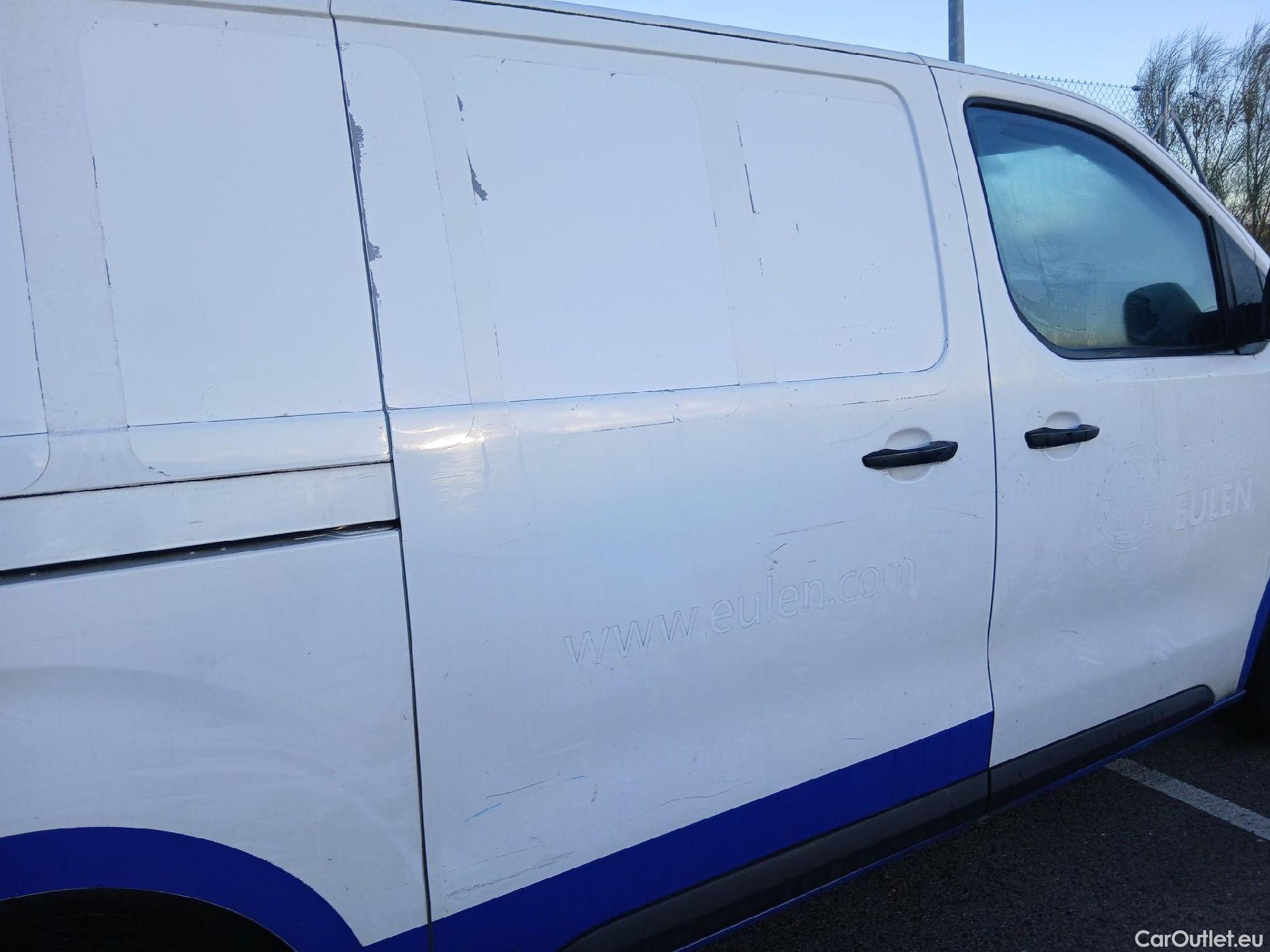  Citroen  Jumpy CITROEN  / 2016 / 4P / furgón D Cab Eco Talla XL BlueHDi 120 Control #41