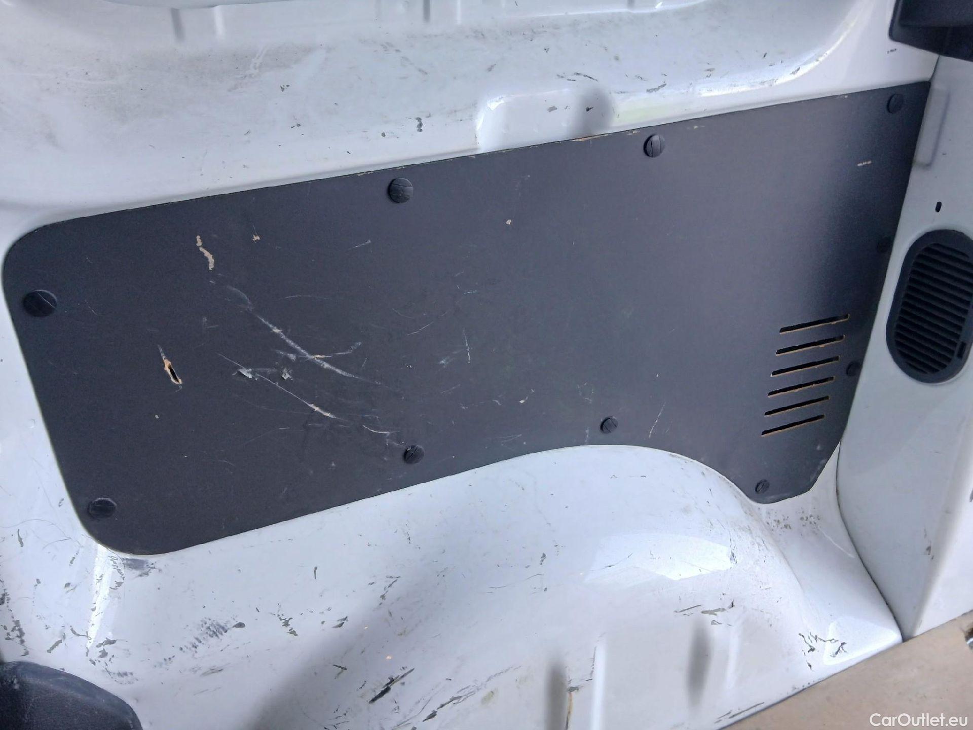  Citroen  Jumpy CITROEN  / 2016 / 4P / furgón D Cab Eco Talla XL BlueHDi 120 Control #33