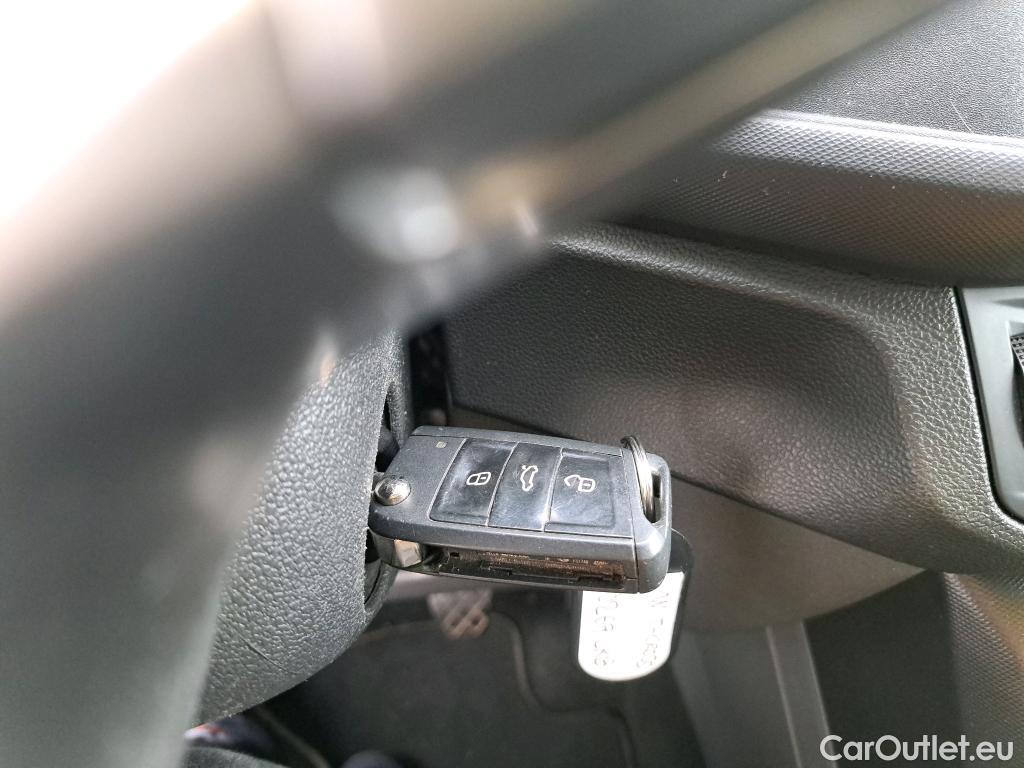  Volkswagen  T-CROSS VOLKSWAGEN  / 2018 / 5P / todoterreno Edition 1.0 TSI 70kW (95CV) #2