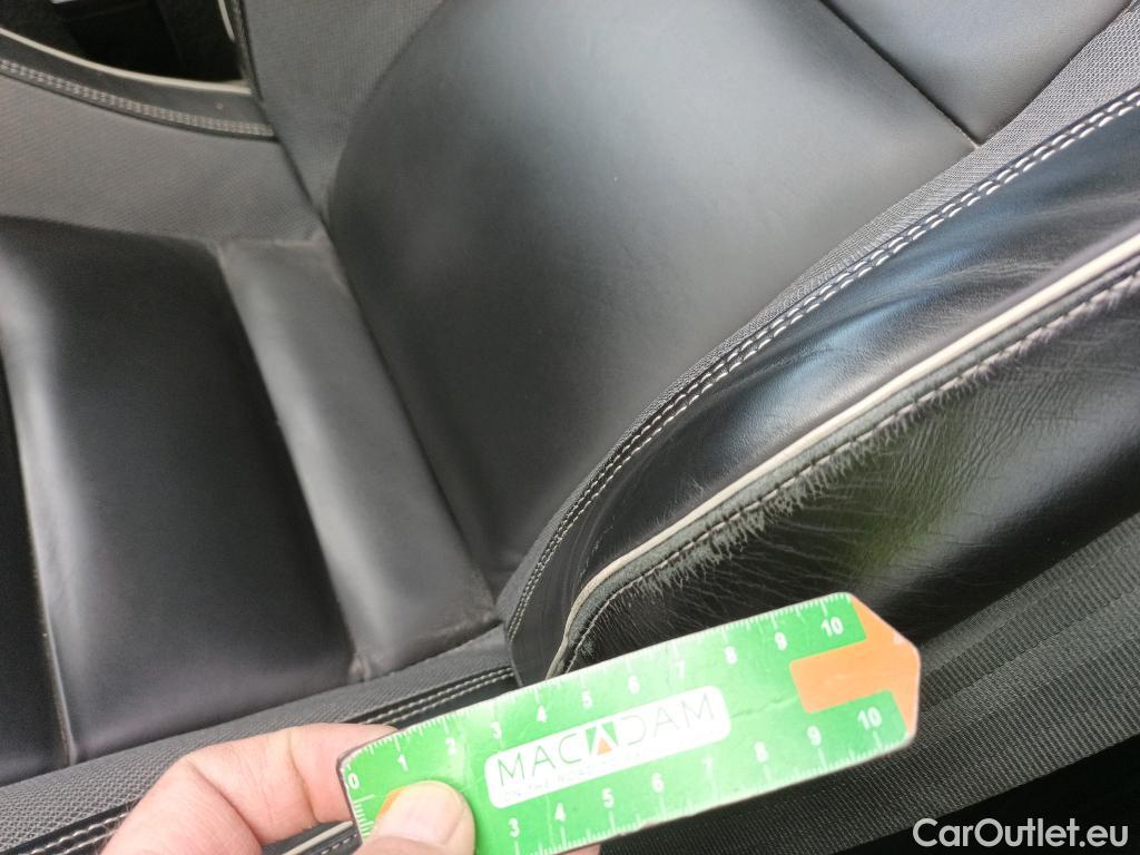  Volvo  XC60 VOLVO  / 2017 / 5P / todoterreno 2.0 B5 D AWD R-Design Auto #4