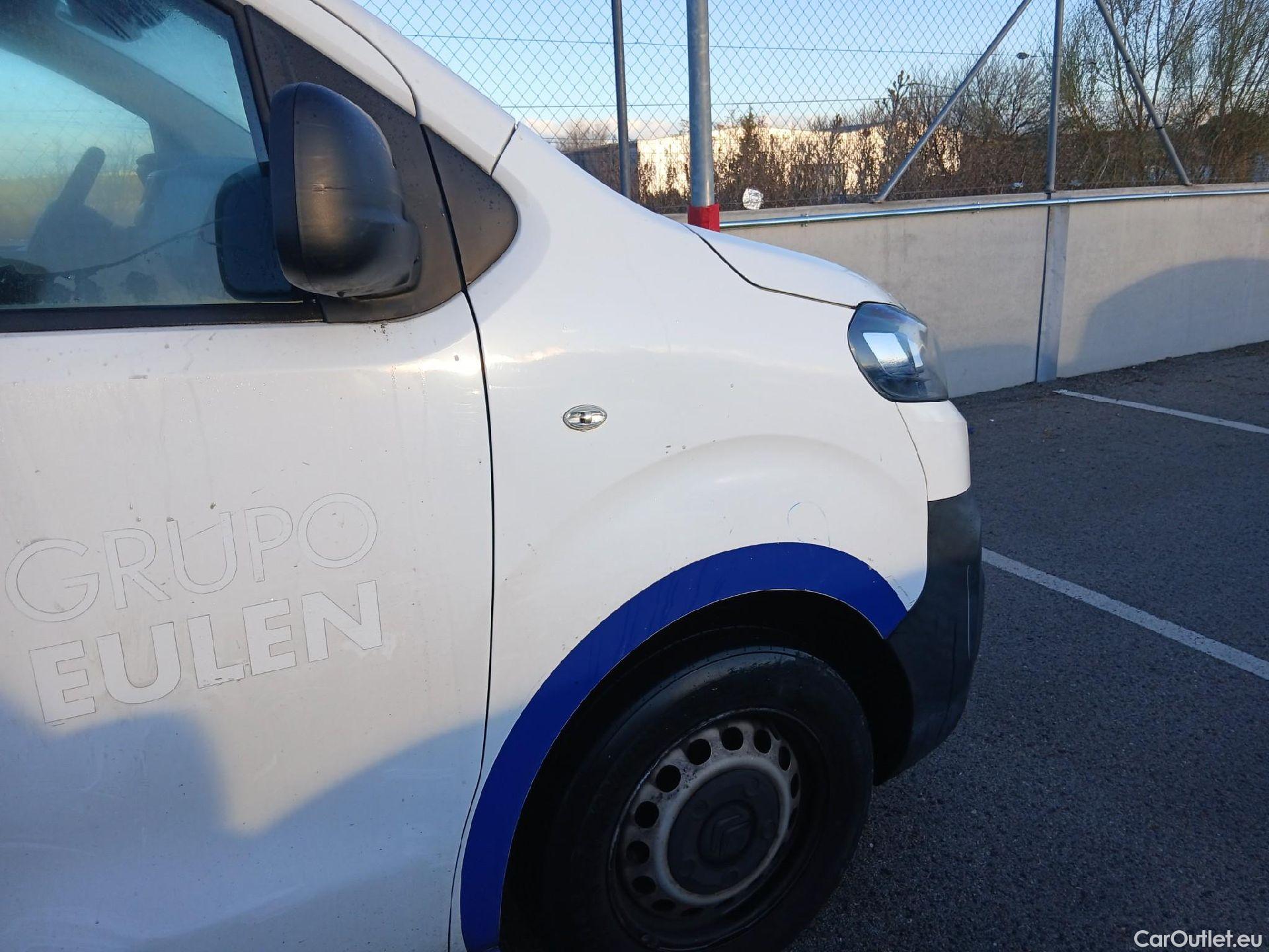  Citroen  Jumpy CITROEN  / 2016 / 4P / furgón D Cab Eco Talla XL BlueHDi 120 Control #49