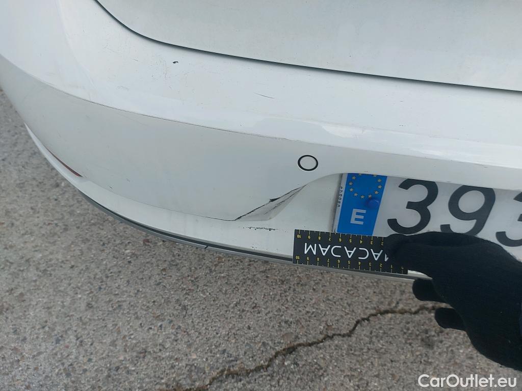  Volkswagen  Golf  VOLKSWAGEN / 2016 / 5P / berlina con portón e-ePower 110 kW (136CV) #8