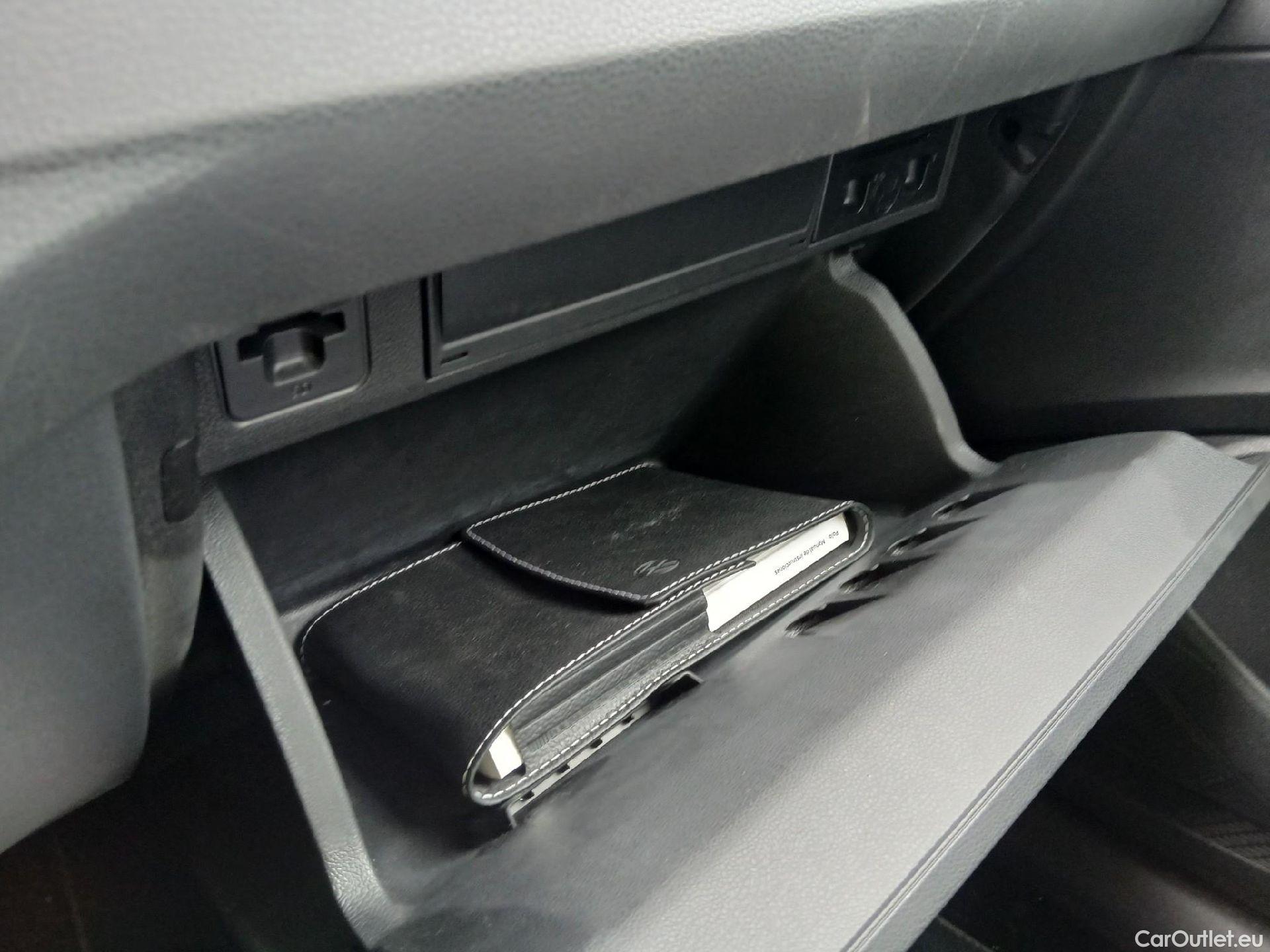  Volkswagen  Polo VOLKSWAGEN  / 2021 / 5P / berlina con portón Life 1.0 TSI 70kW (95CV) #1