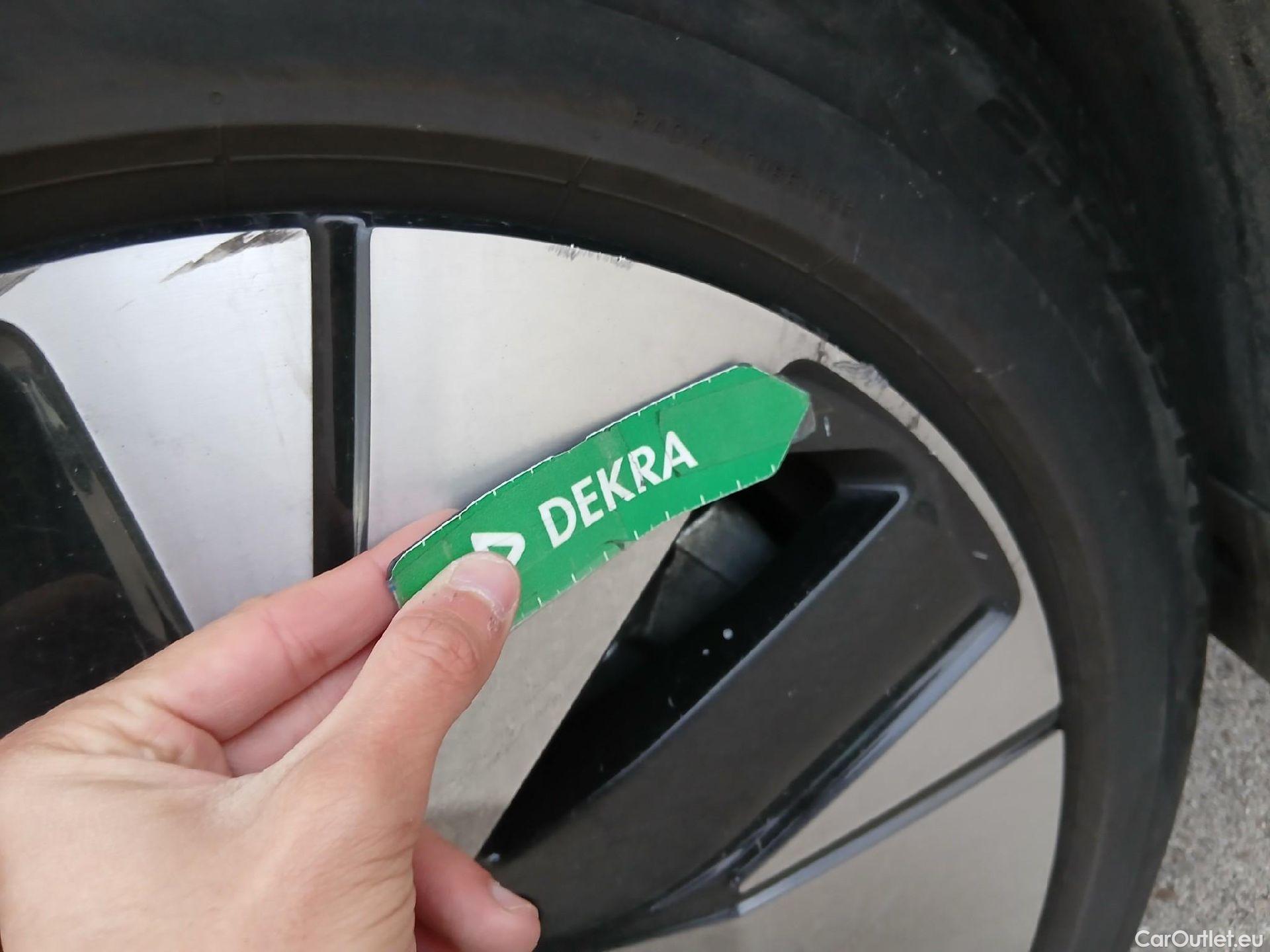  Volvo  XC 40 VOLVO XC40 / 2017 / 5P / todoterreno 1.5 T4 Twin Recharge R-Design Exp Auto #43