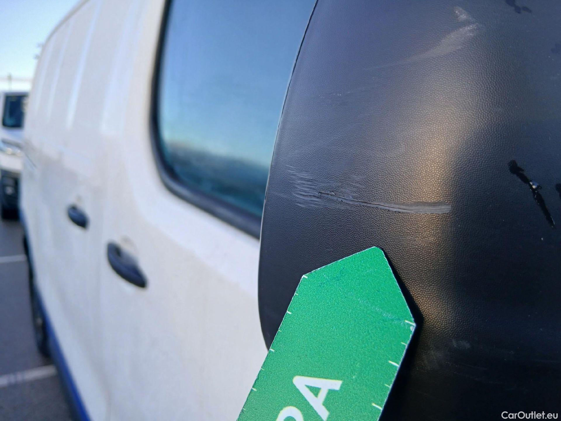  Citroen  Jumpy CITROEN  / 2016 / 4P / furgón D Cab Eco Talla XL BlueHDi 120 Control #47