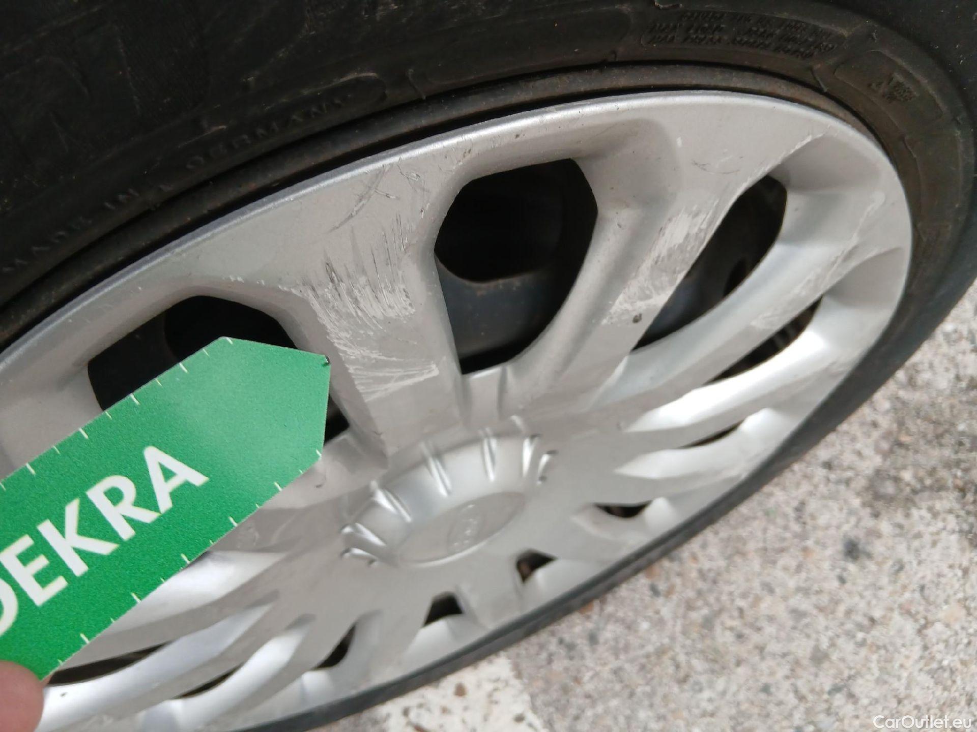  Ford  Fiesta FORD  Van / 2012 / 3P / berlina comercial 1.5 TDCi 55kW (75CV) #9