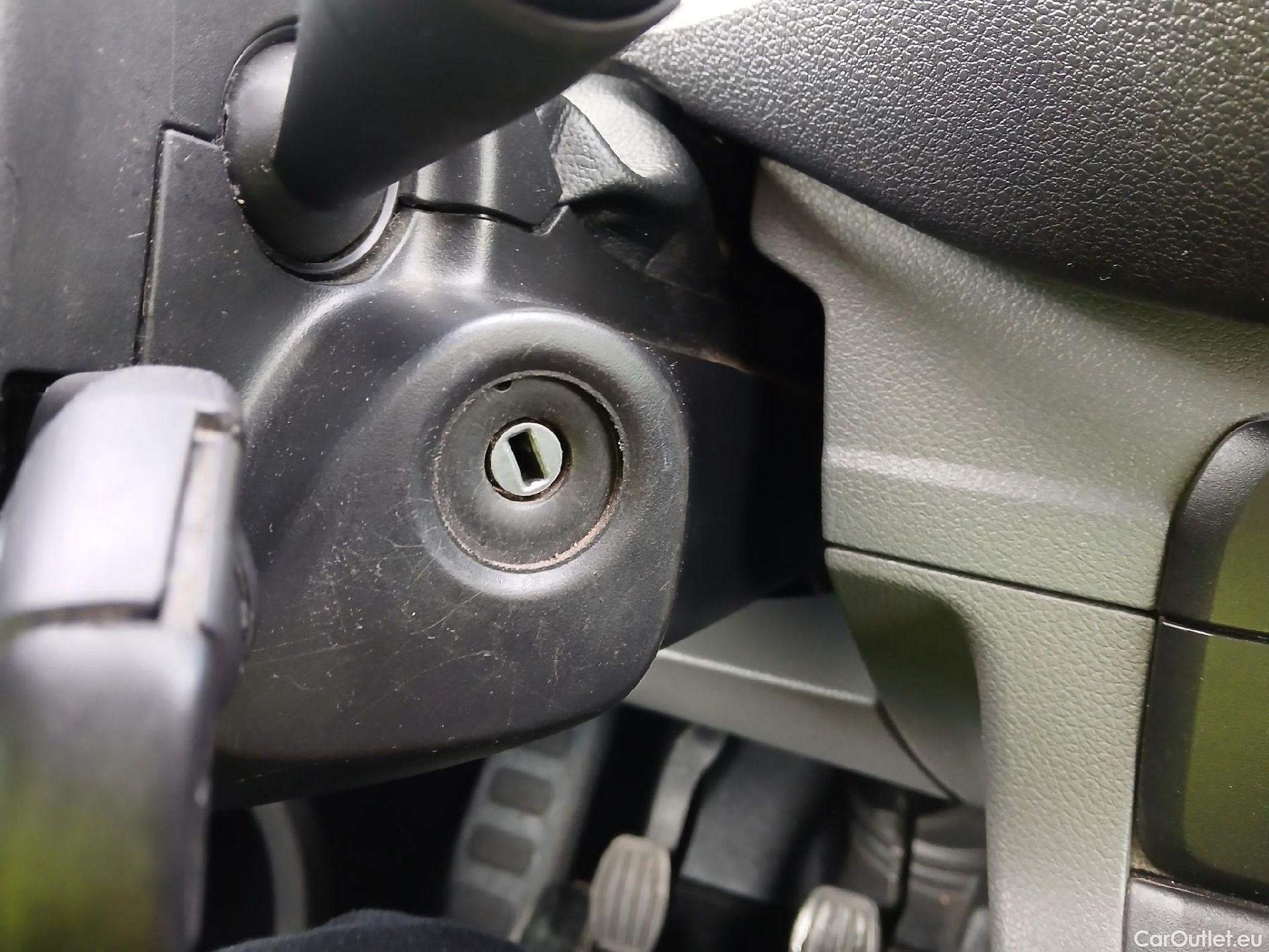  Opel  Vivaro OPEL  / 2019 / 4P / furgón 1.5 Diésel 74kW (100CV) M Std Express #1